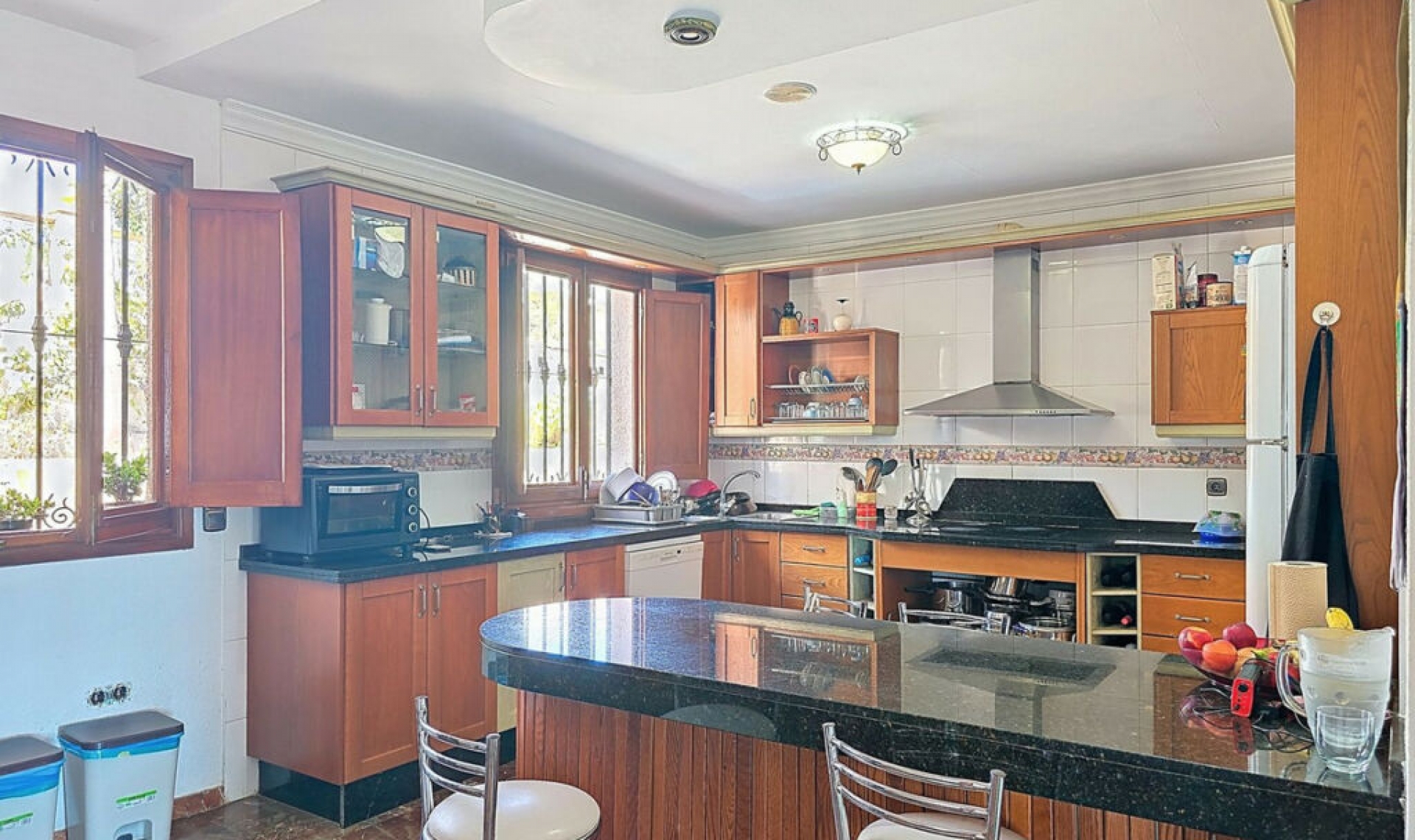 Resale - House -
Almayate