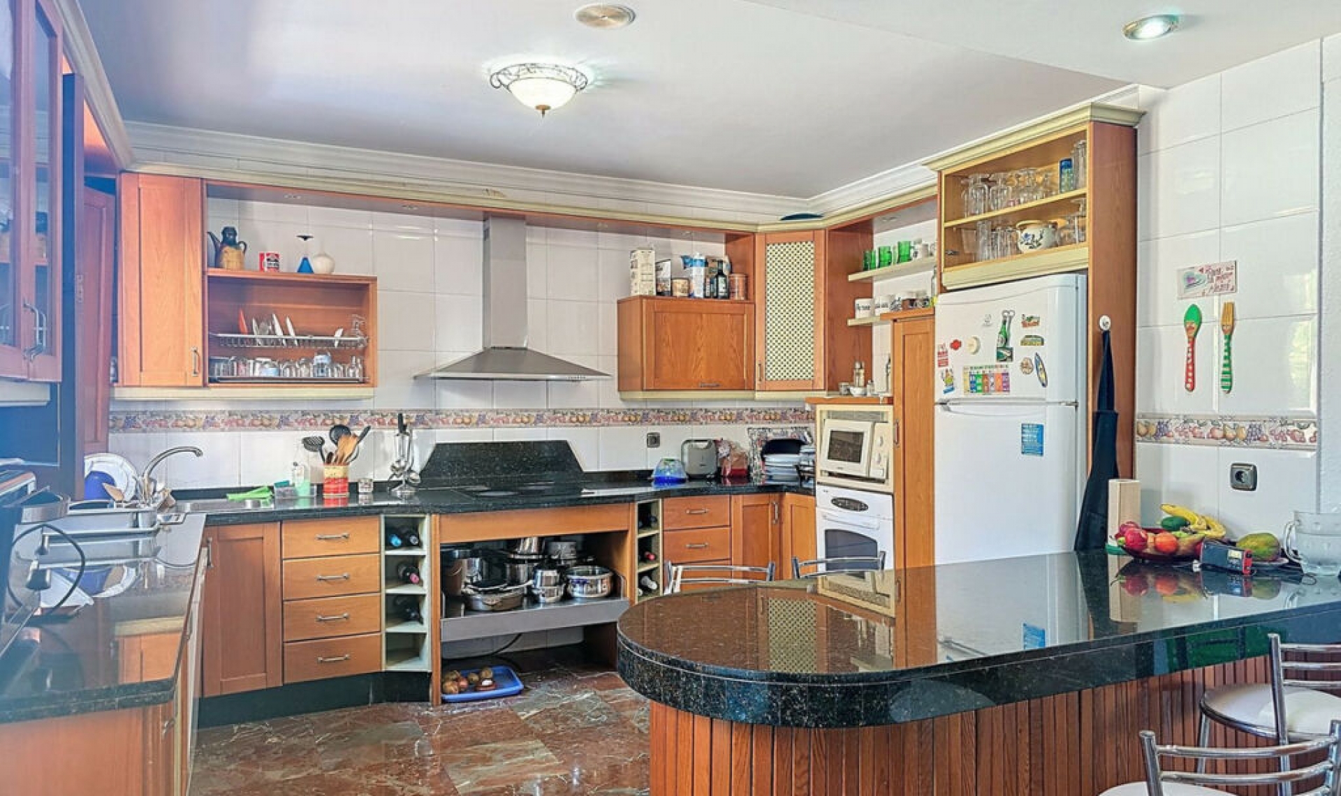 Resale - House -
Almayate