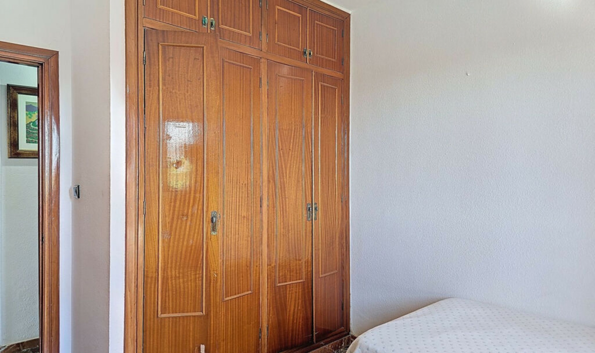 Resale - House -
Almayate