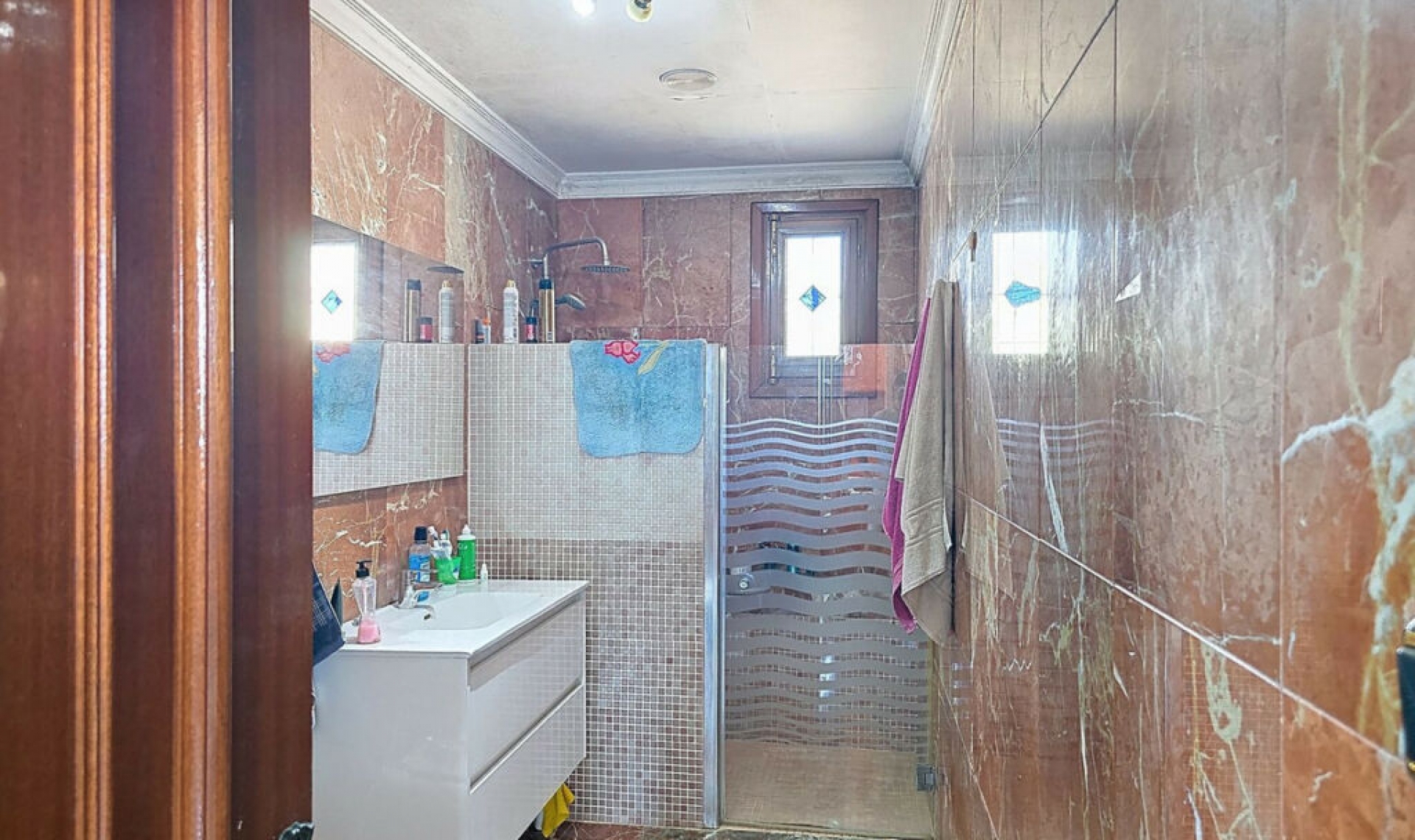 Resale - House -
Almayate