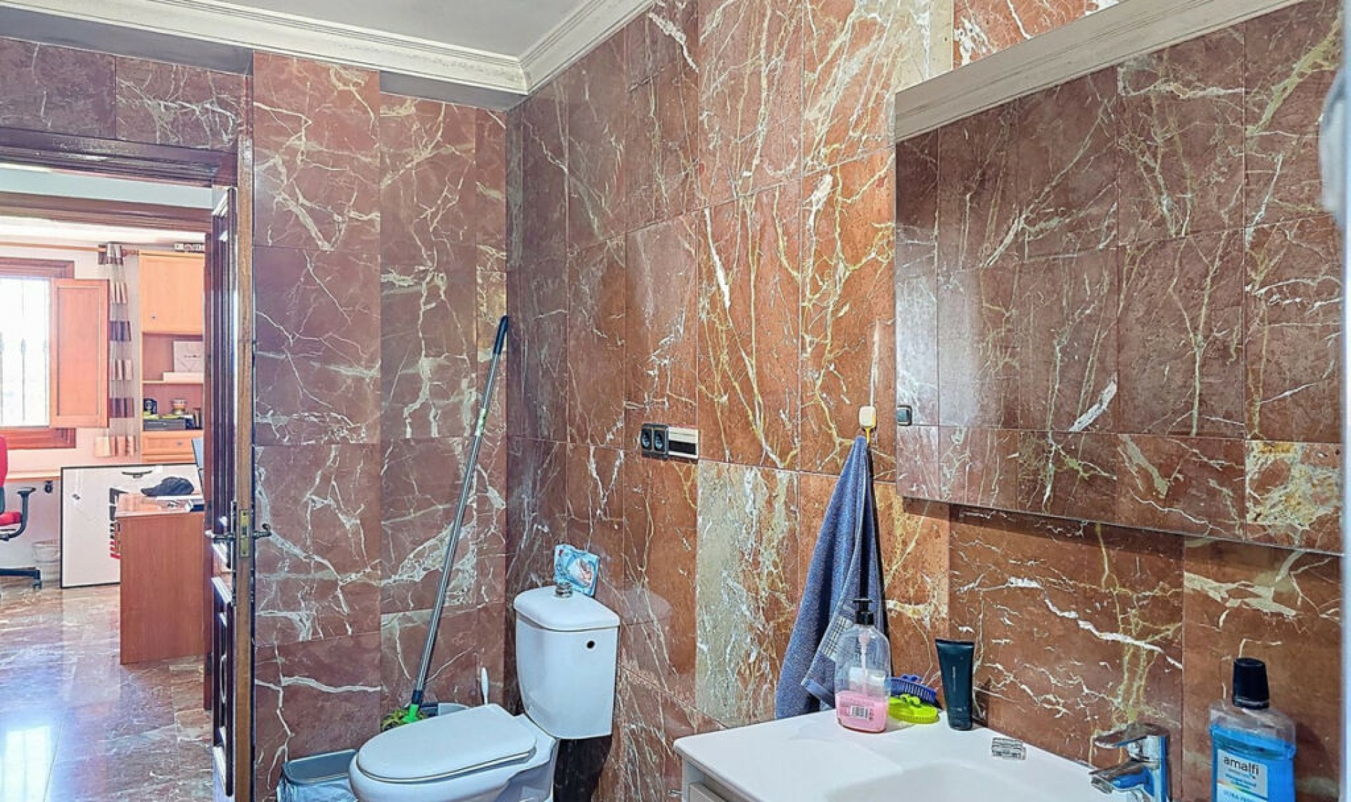 Resale - House -
Almayate