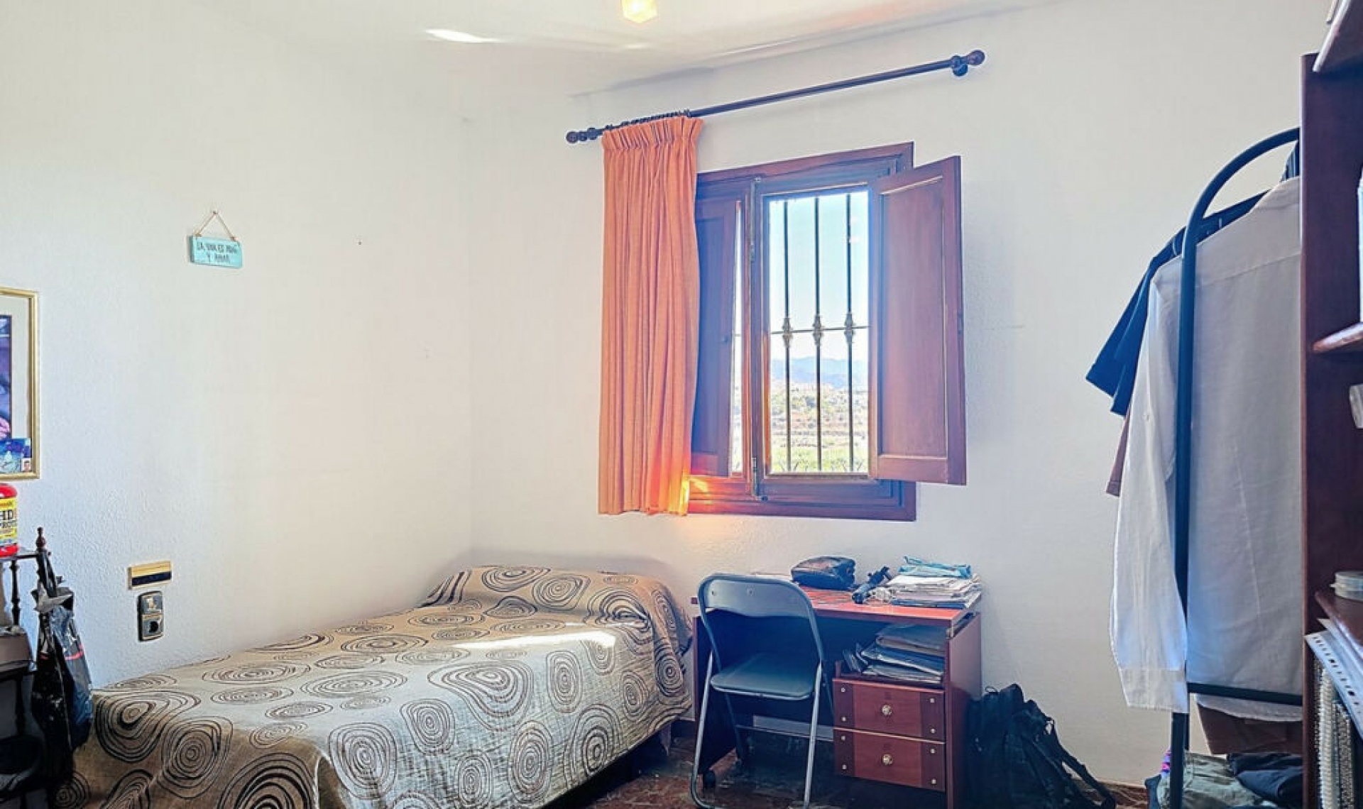 Resale - House -
Almayate