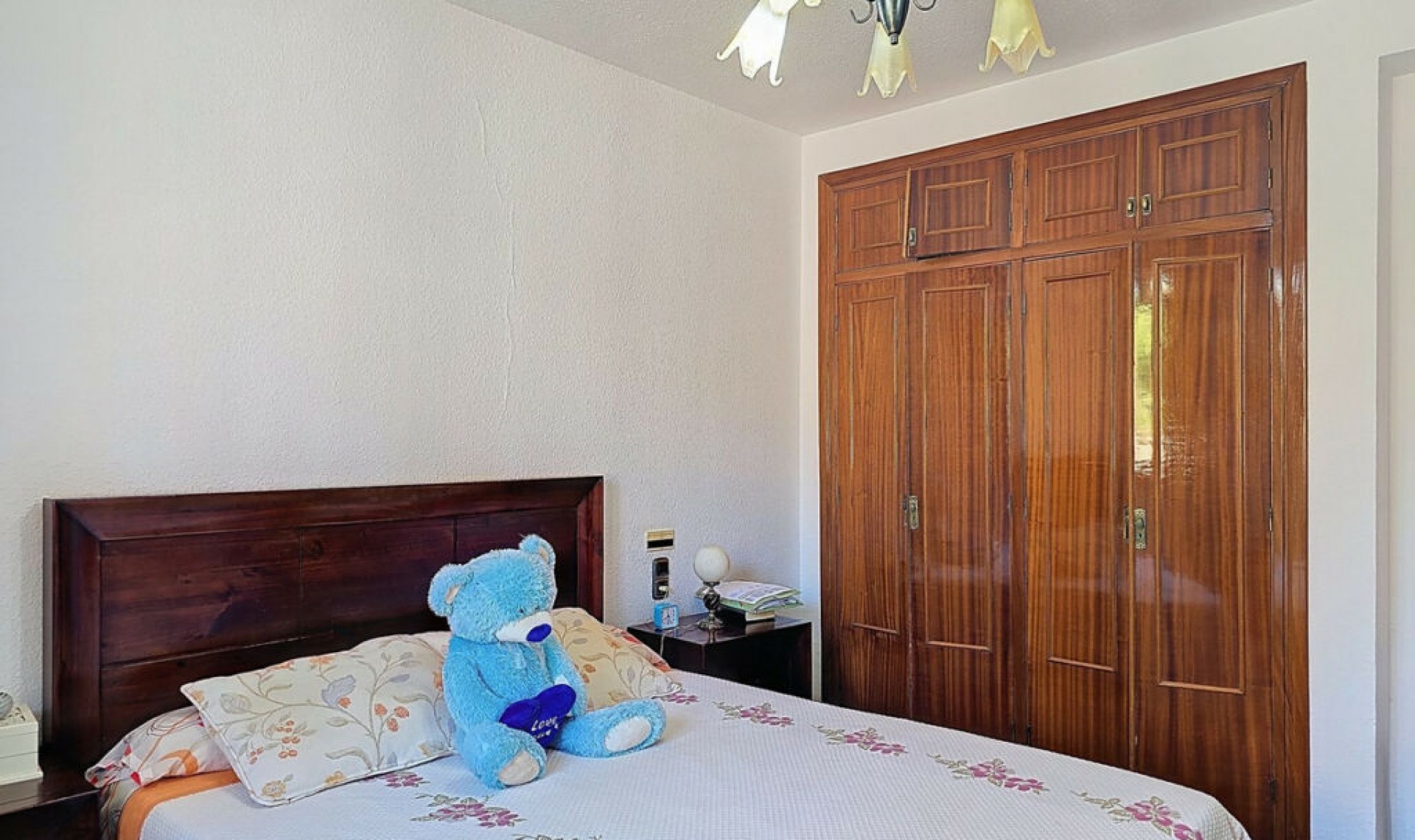 Resale - House -
Almayate