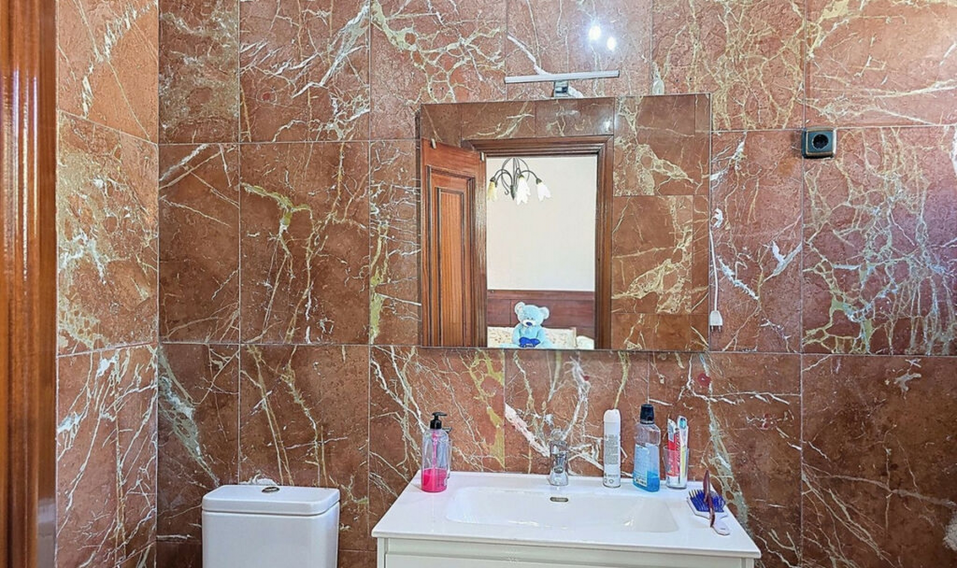 Resale - House -
Almayate