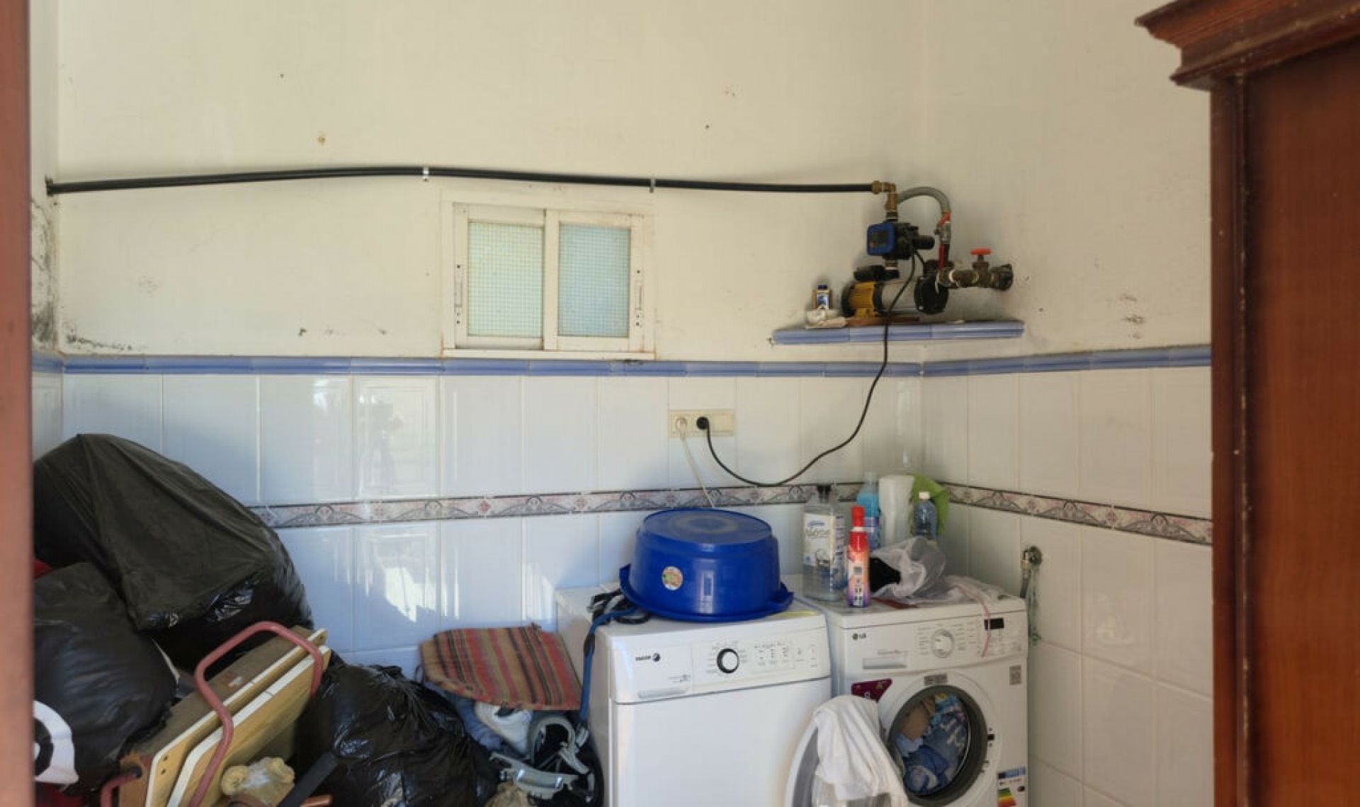 Resale - House -
Almayate