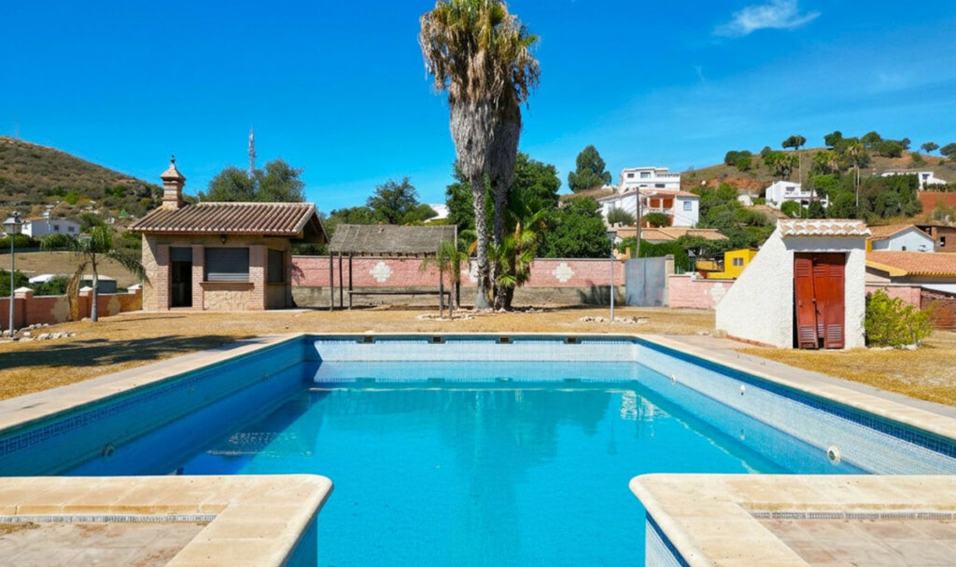 Resale - House -
Almayate