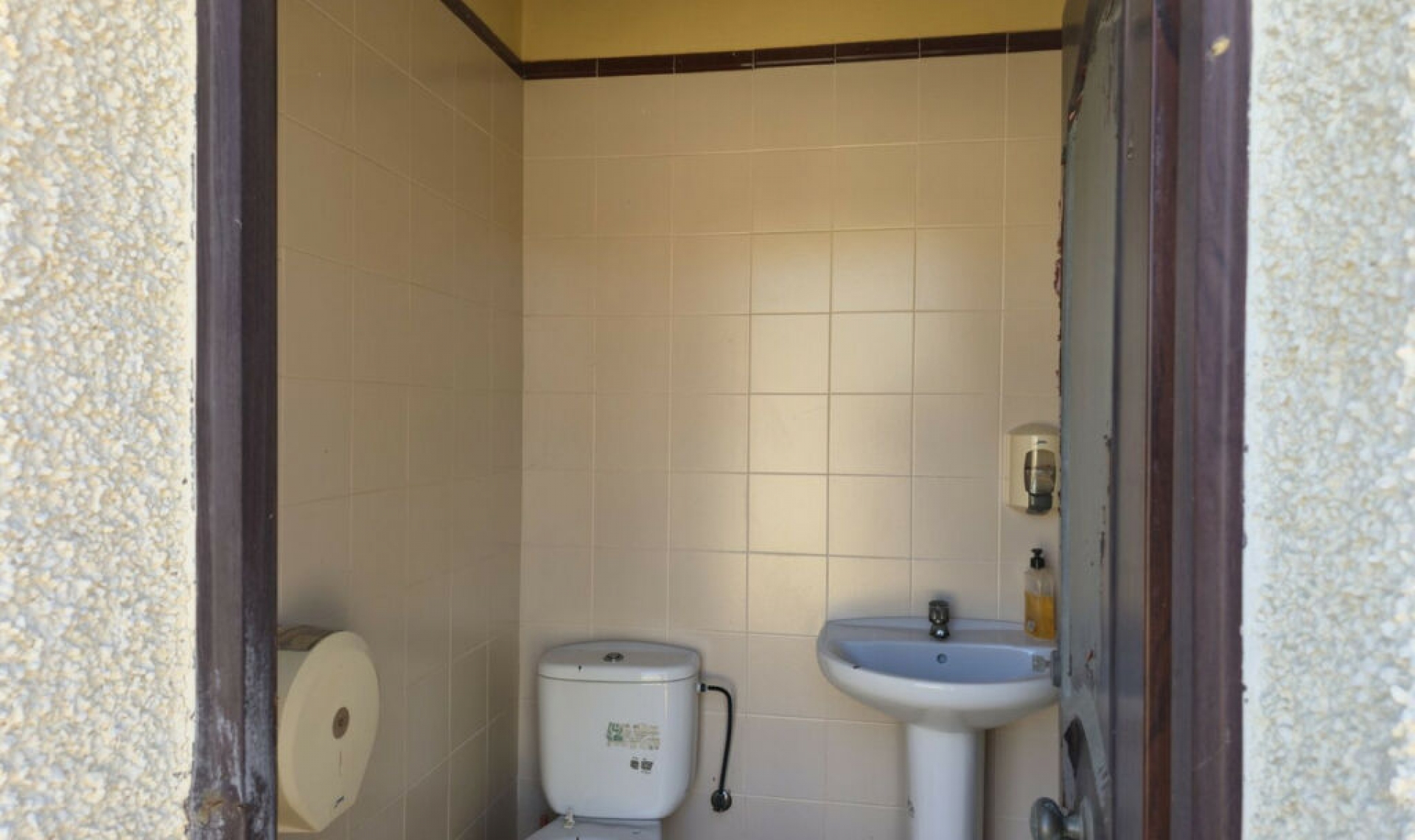 Resale - House -
Almayate