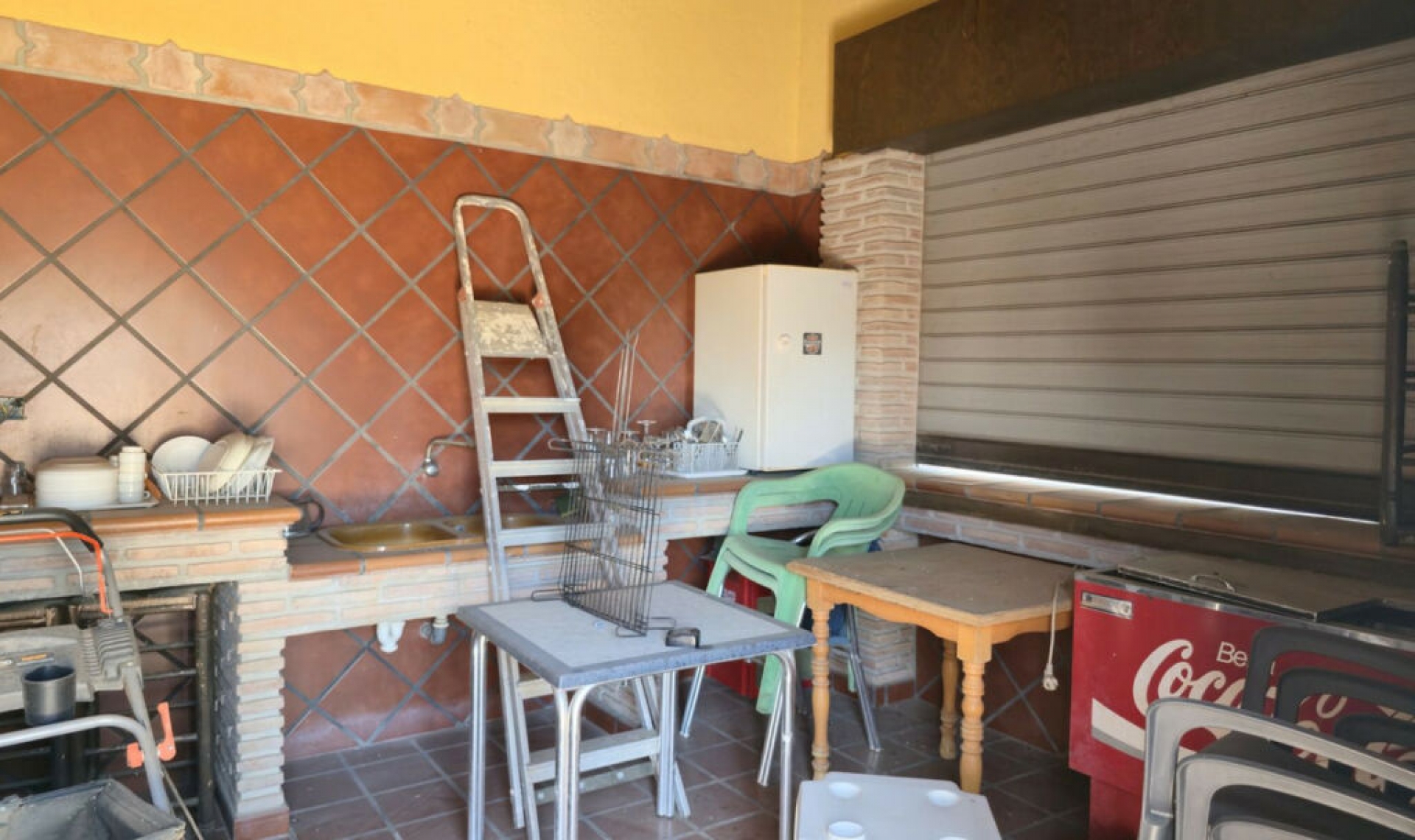 Resale - House -
Almayate