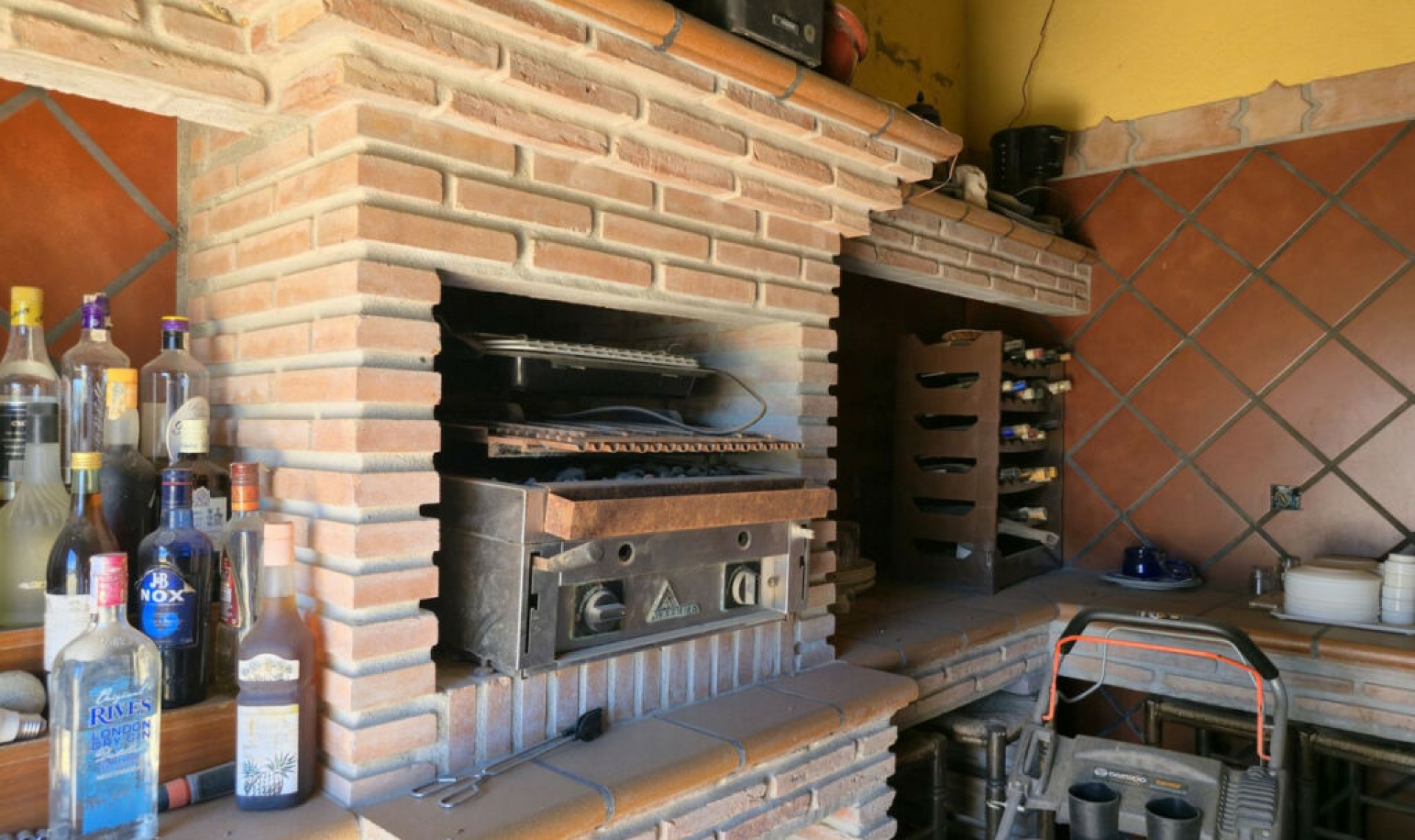 Resale - House -
Almayate