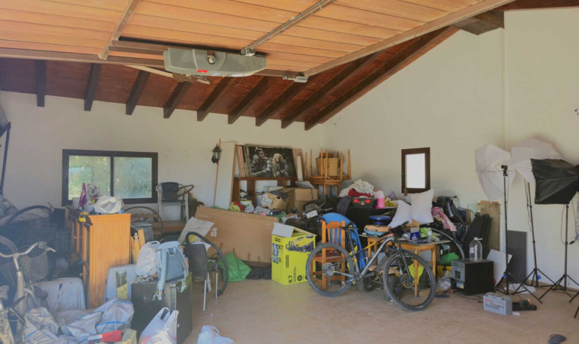 Resale - House -
Almayate