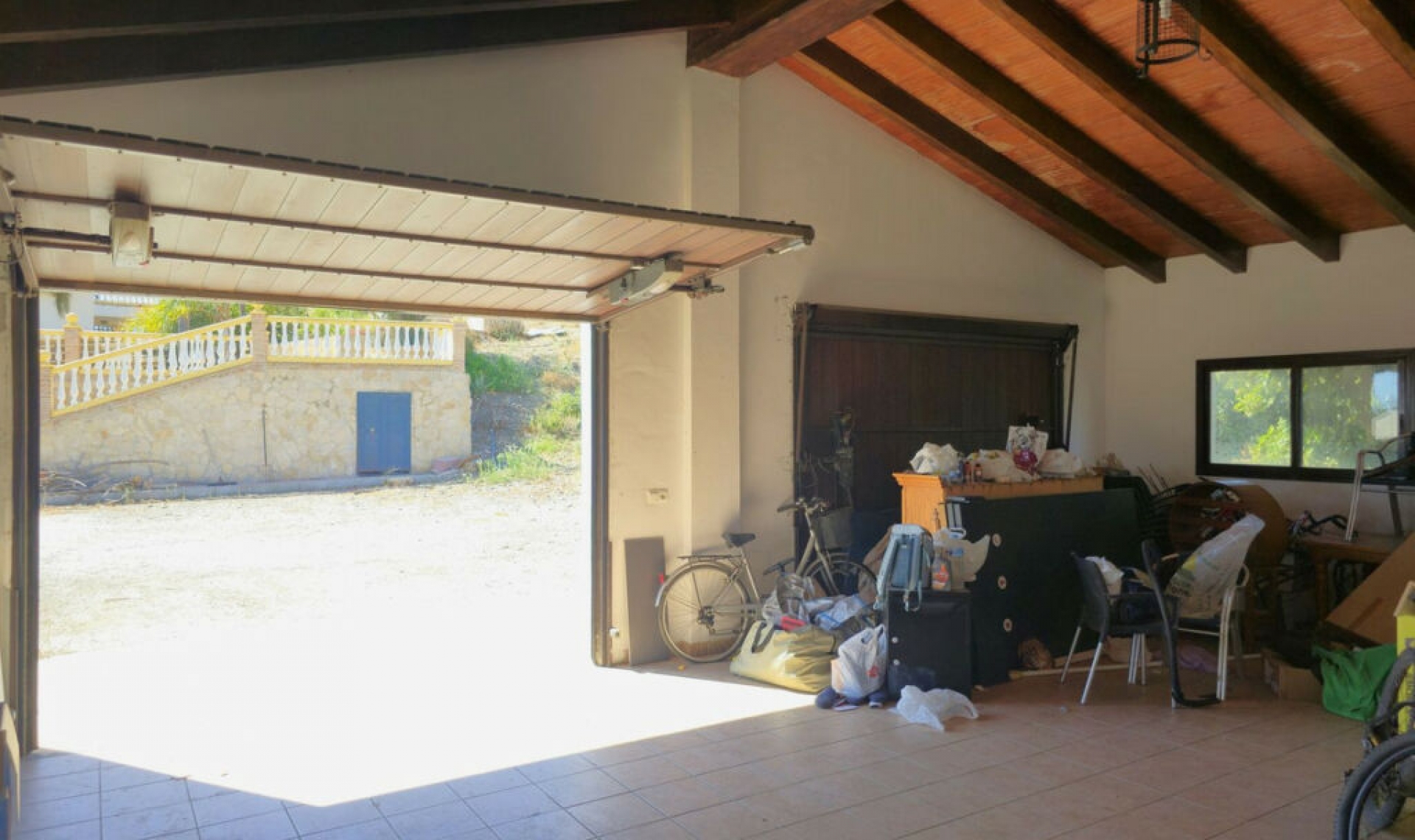 Resale - House -
Almayate