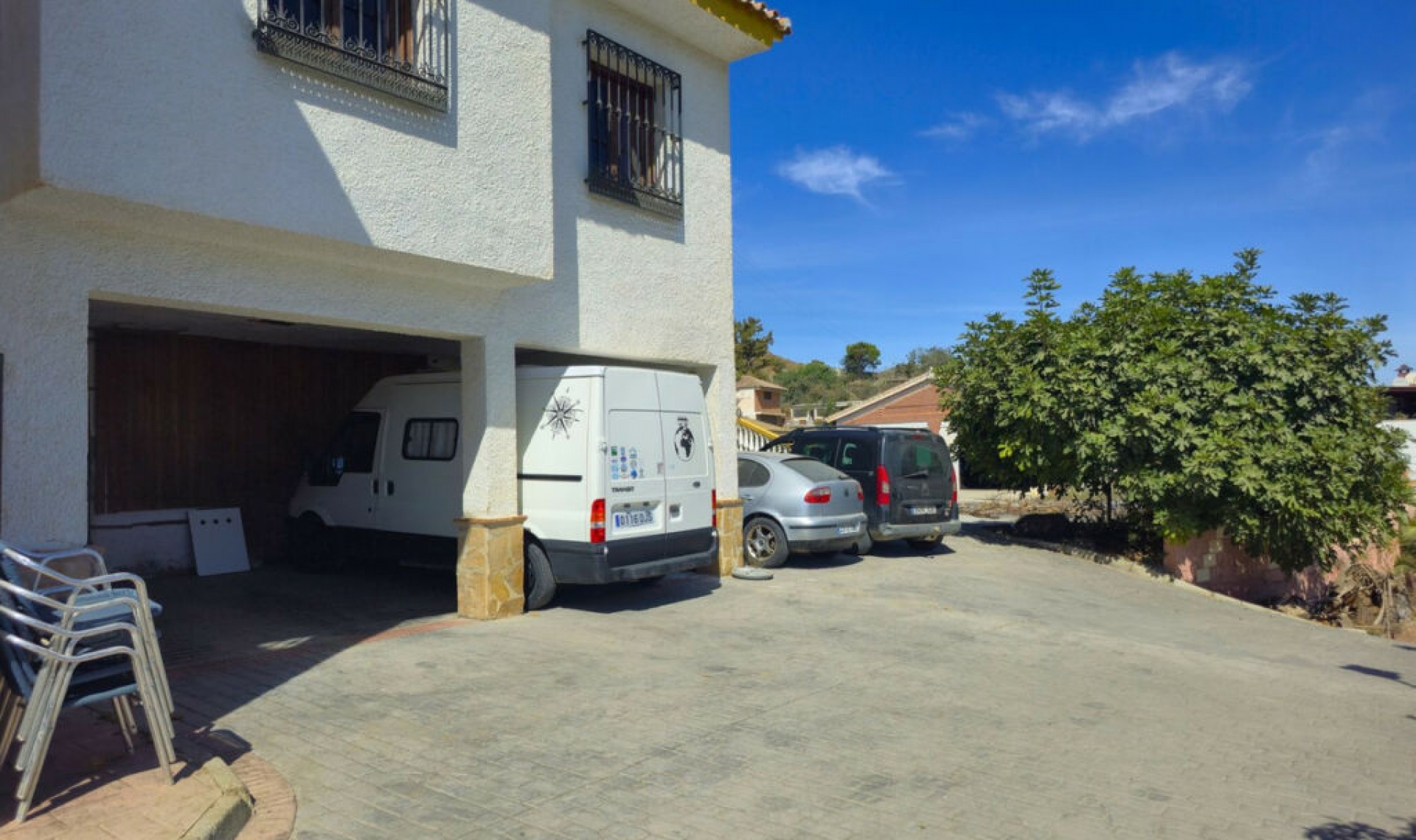 Resale - House -
Almayate