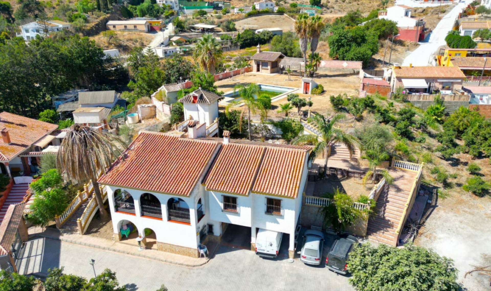 Resale - House -
Almayate