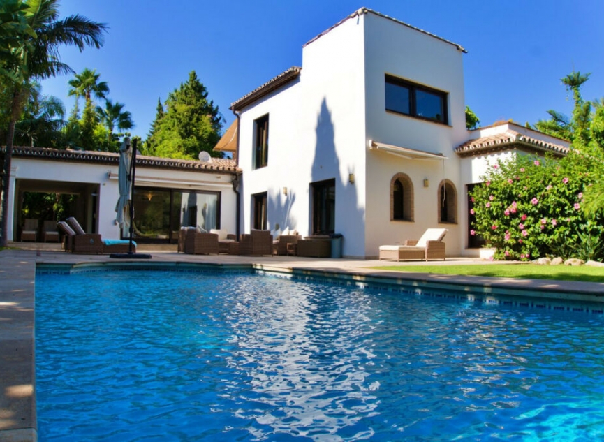 Resale - House -
Aloha