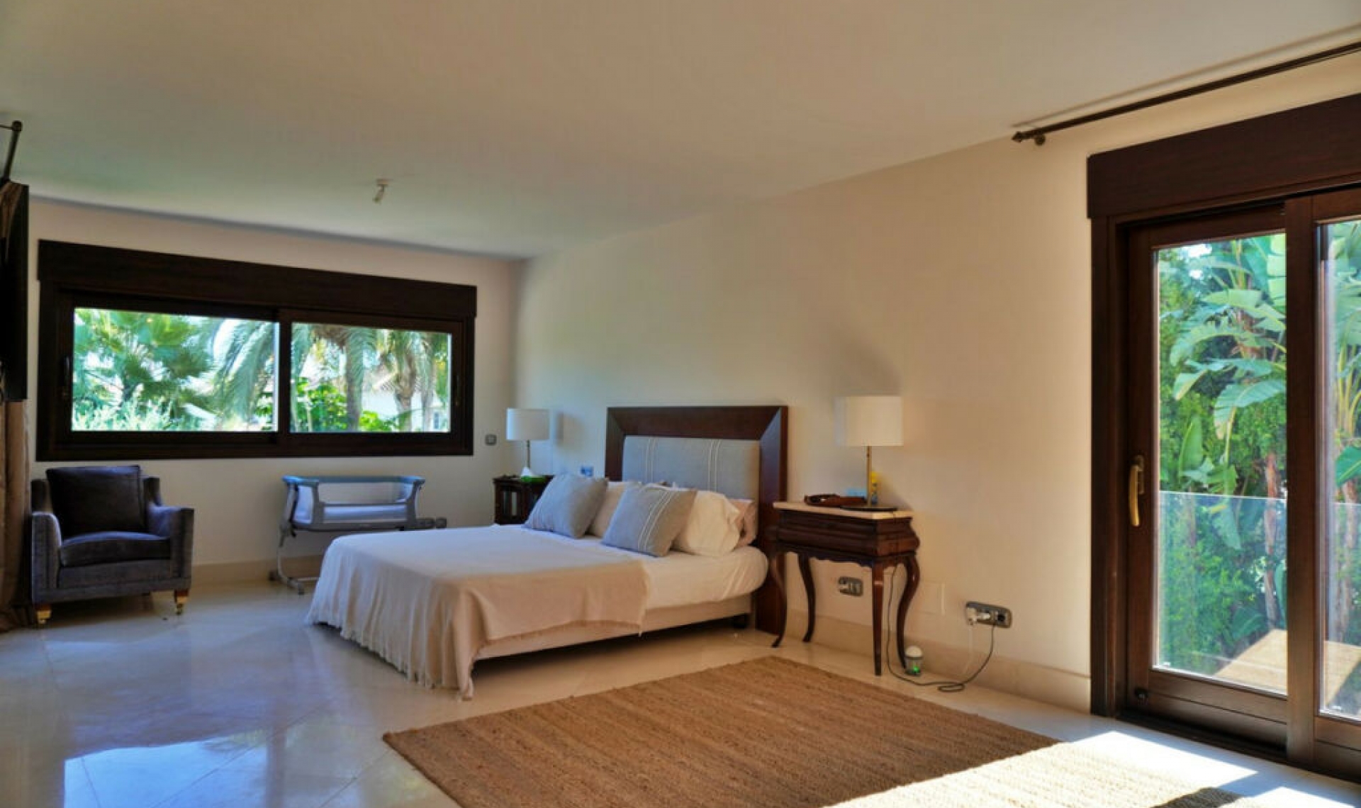 Resale - House -
Aloha