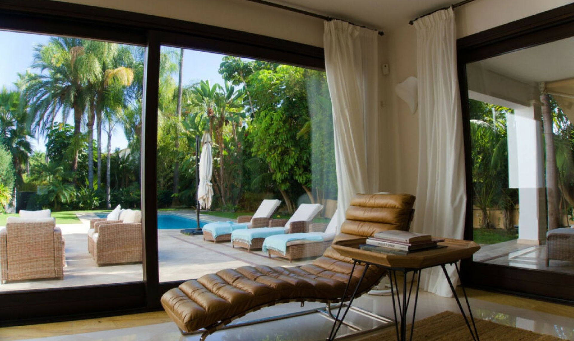 Resale - House -
Aloha
