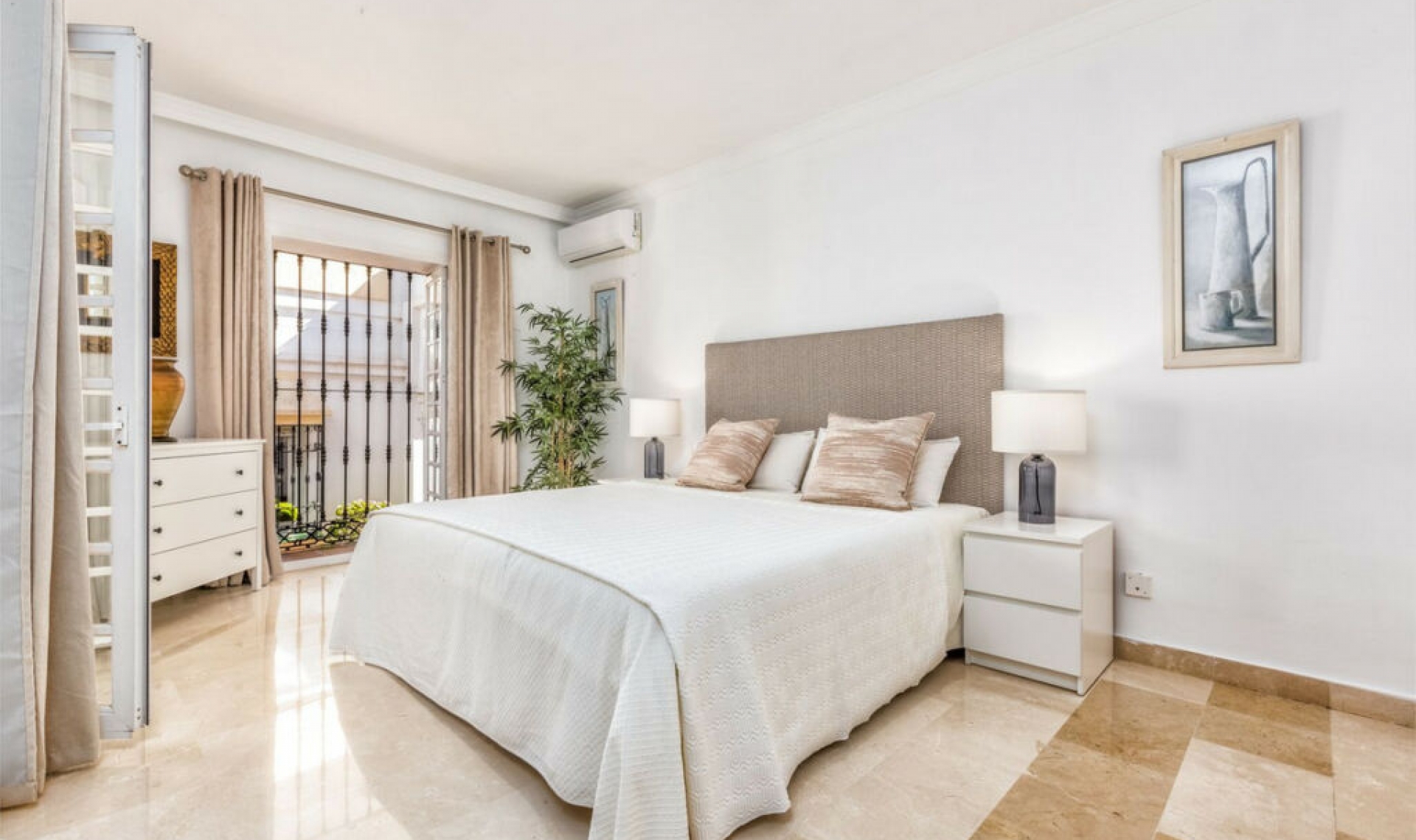 Resale - House -
Aloha