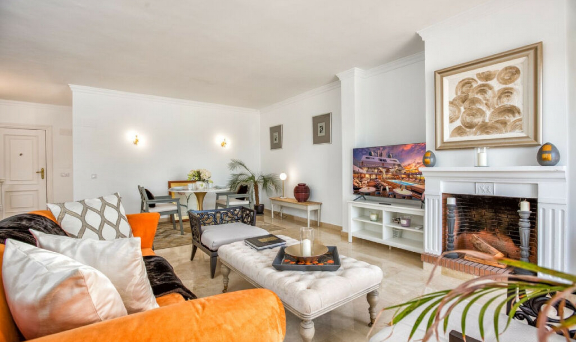 Resale - House -
Aloha