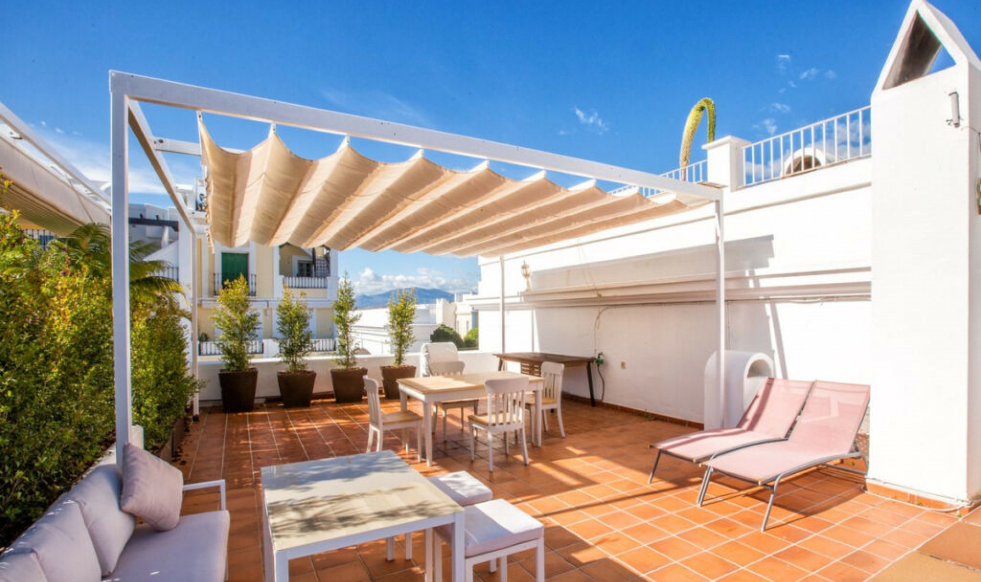 Resale - House -
Aloha