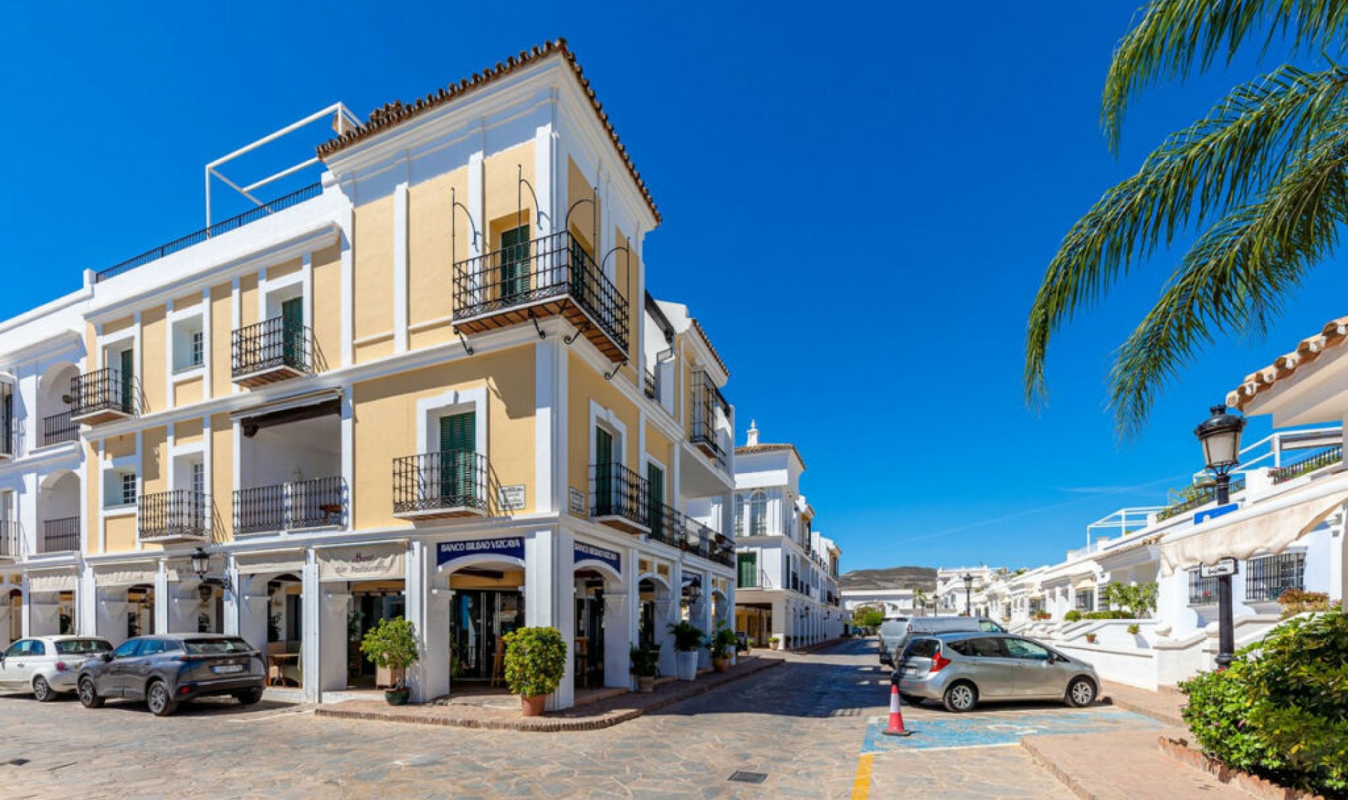 Resale - House -
Aloha