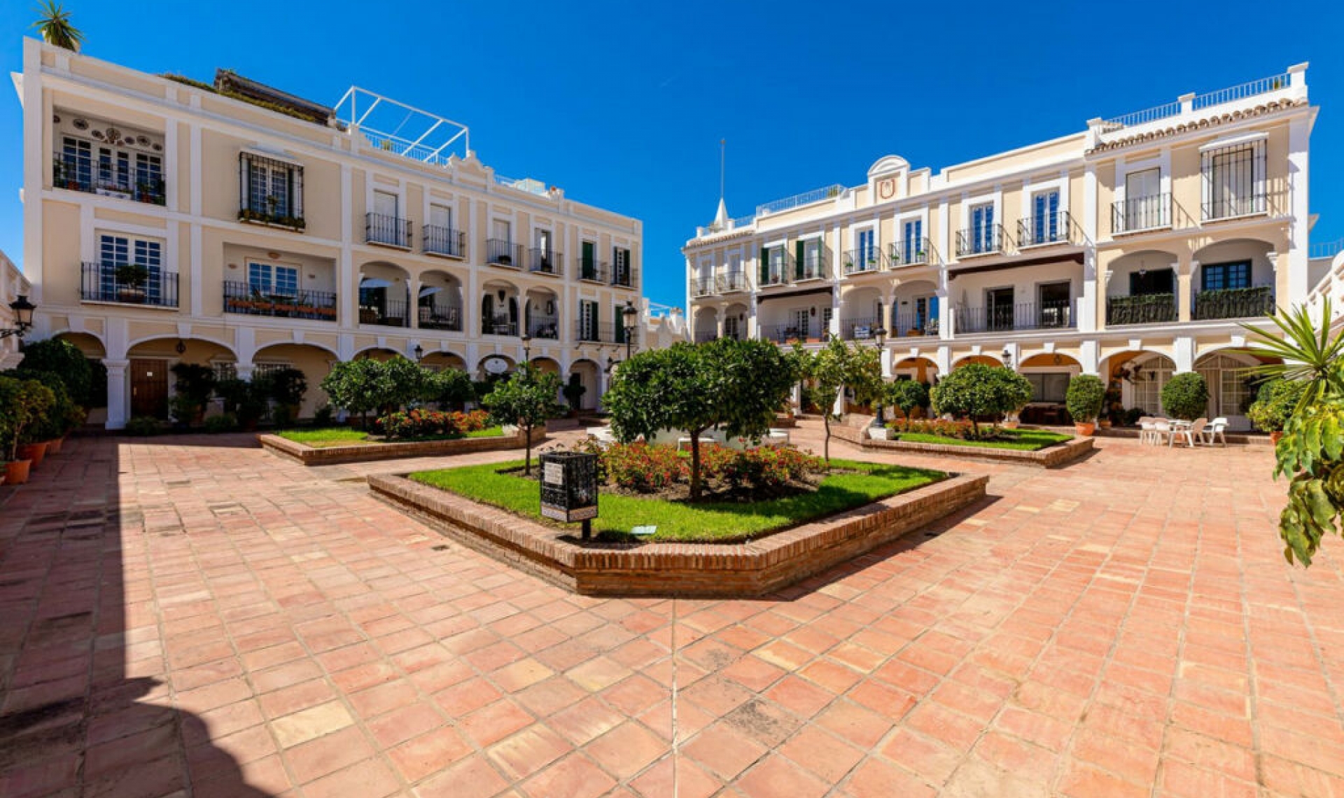 Resale - House -
Aloha