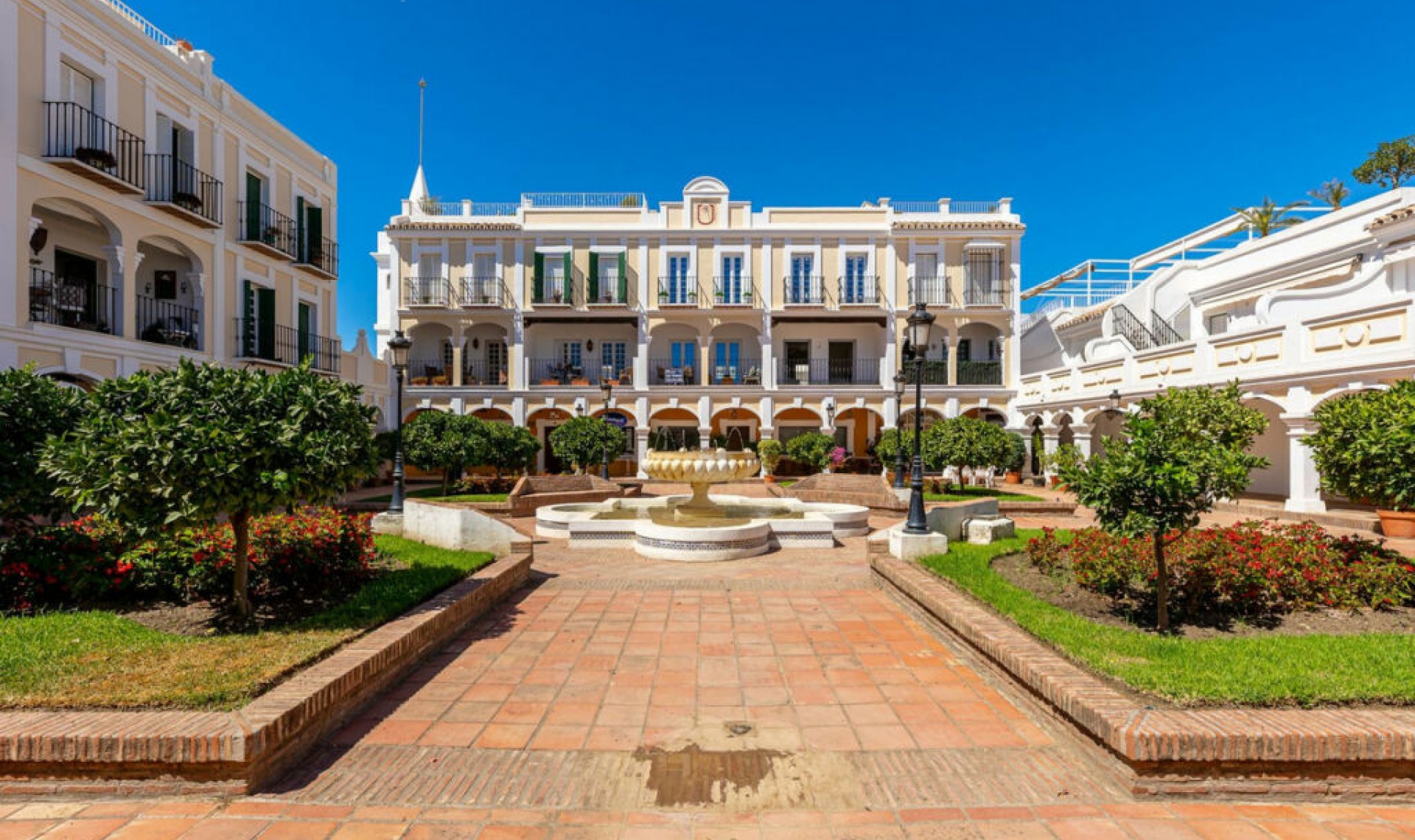 Resale - House -
Aloha