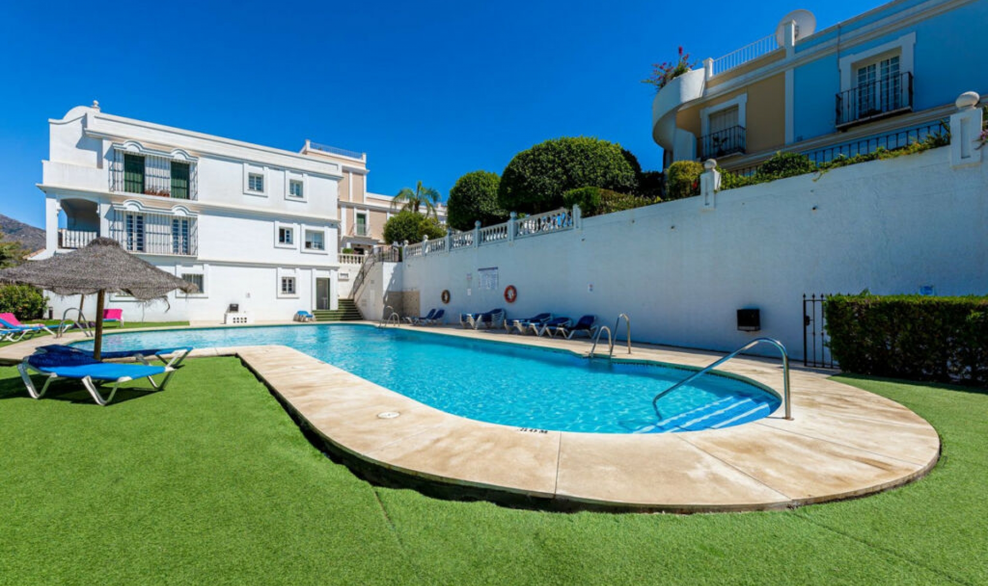 Resale - House -
Aloha