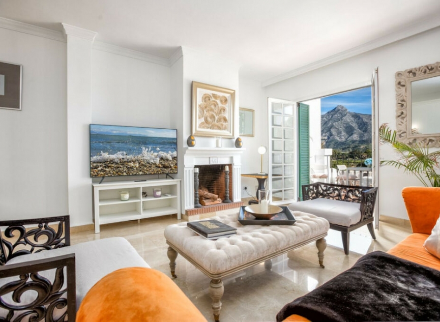 Resale - House -
Aloha