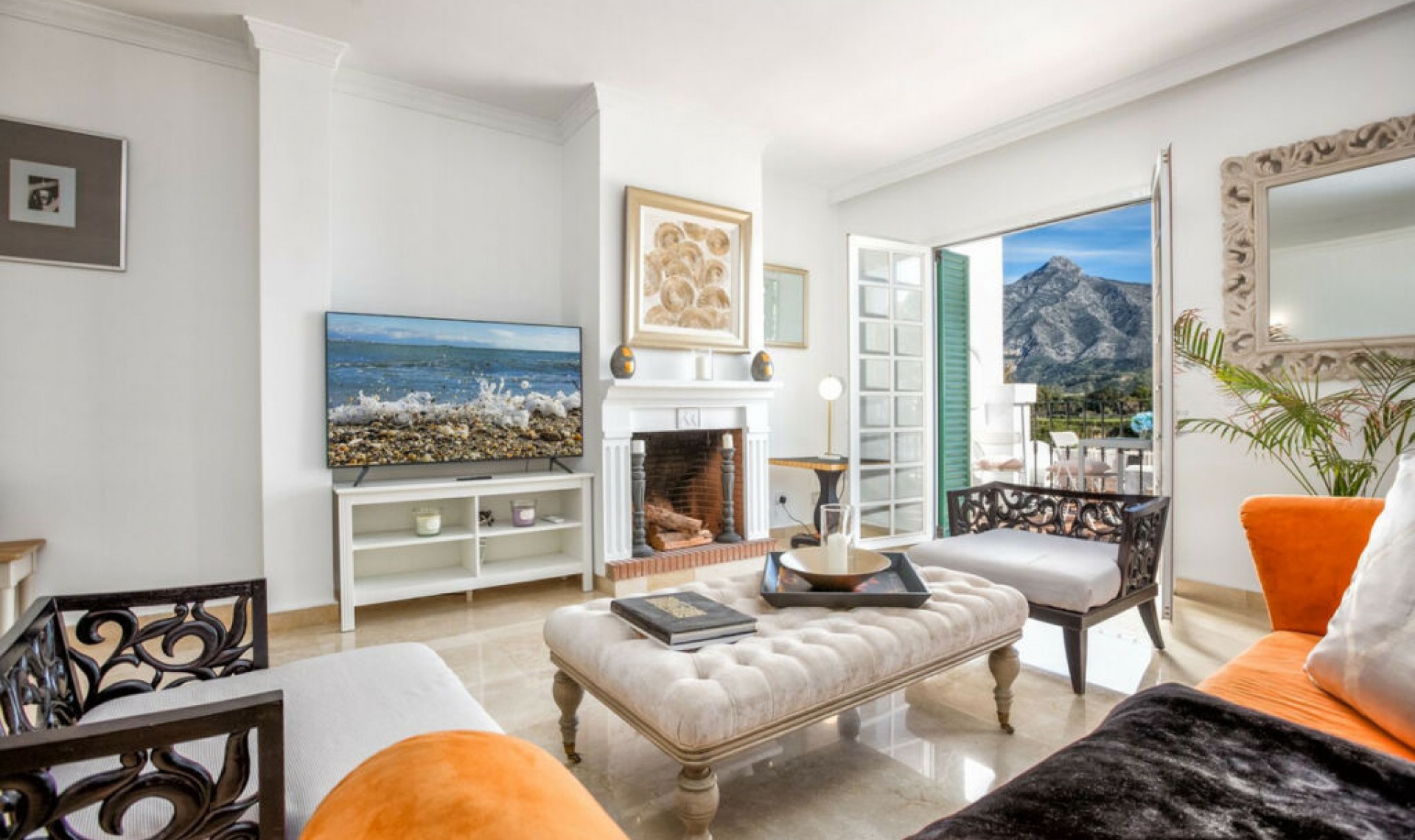 Resale - House -
Aloha