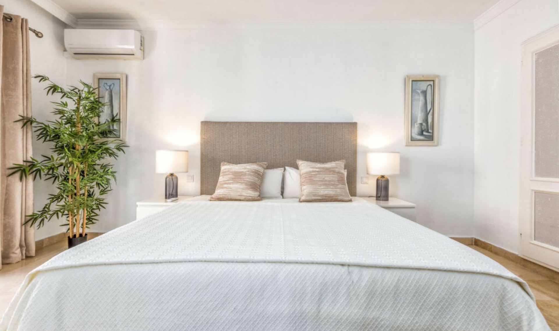 Resale - House -
Aloha