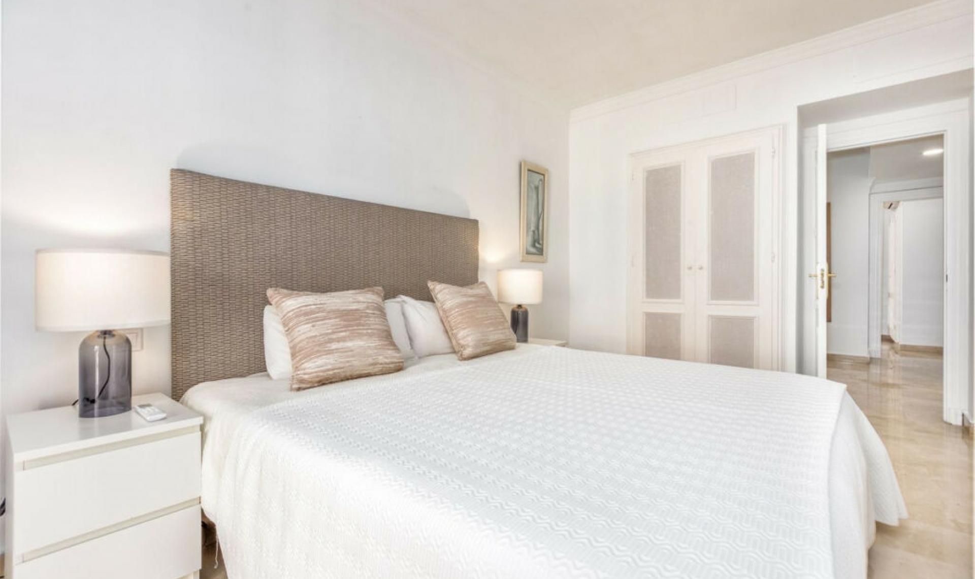 Resale - House -
Aloha