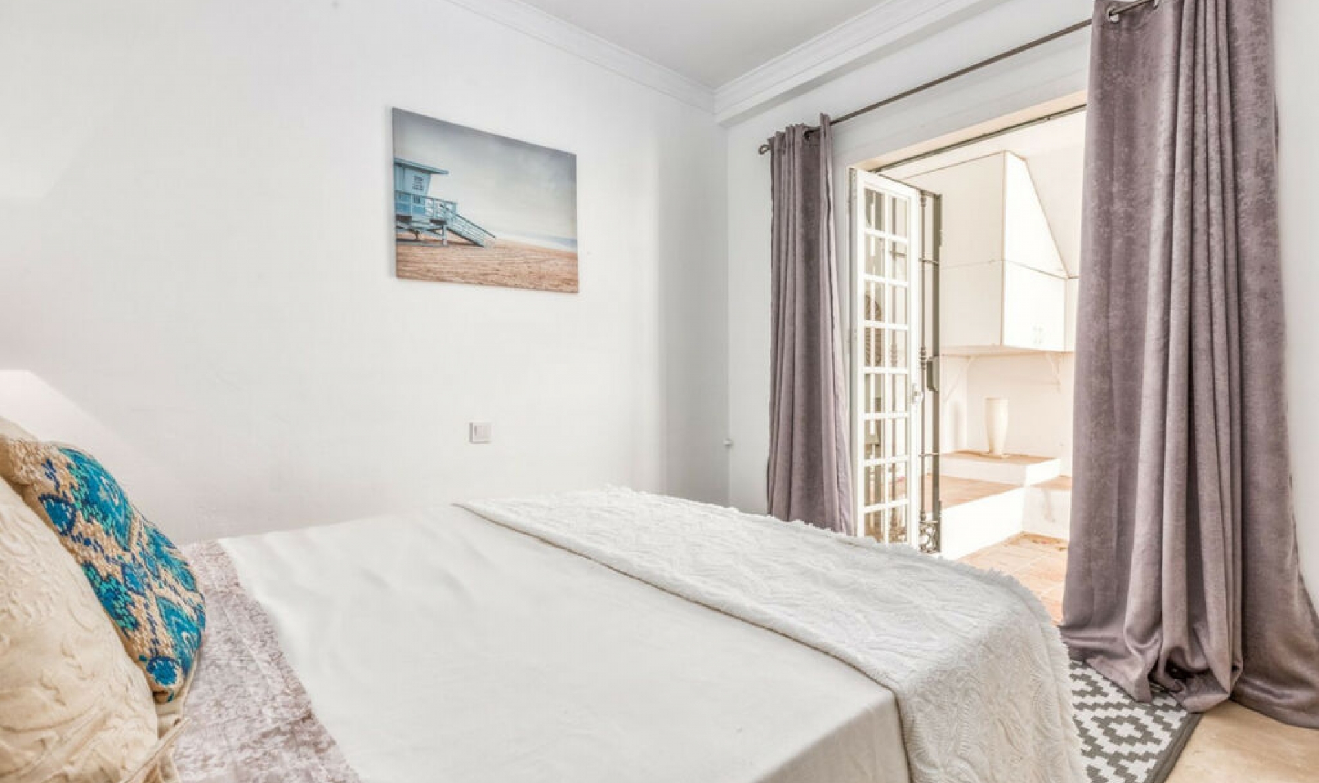 Resale - House -
Aloha