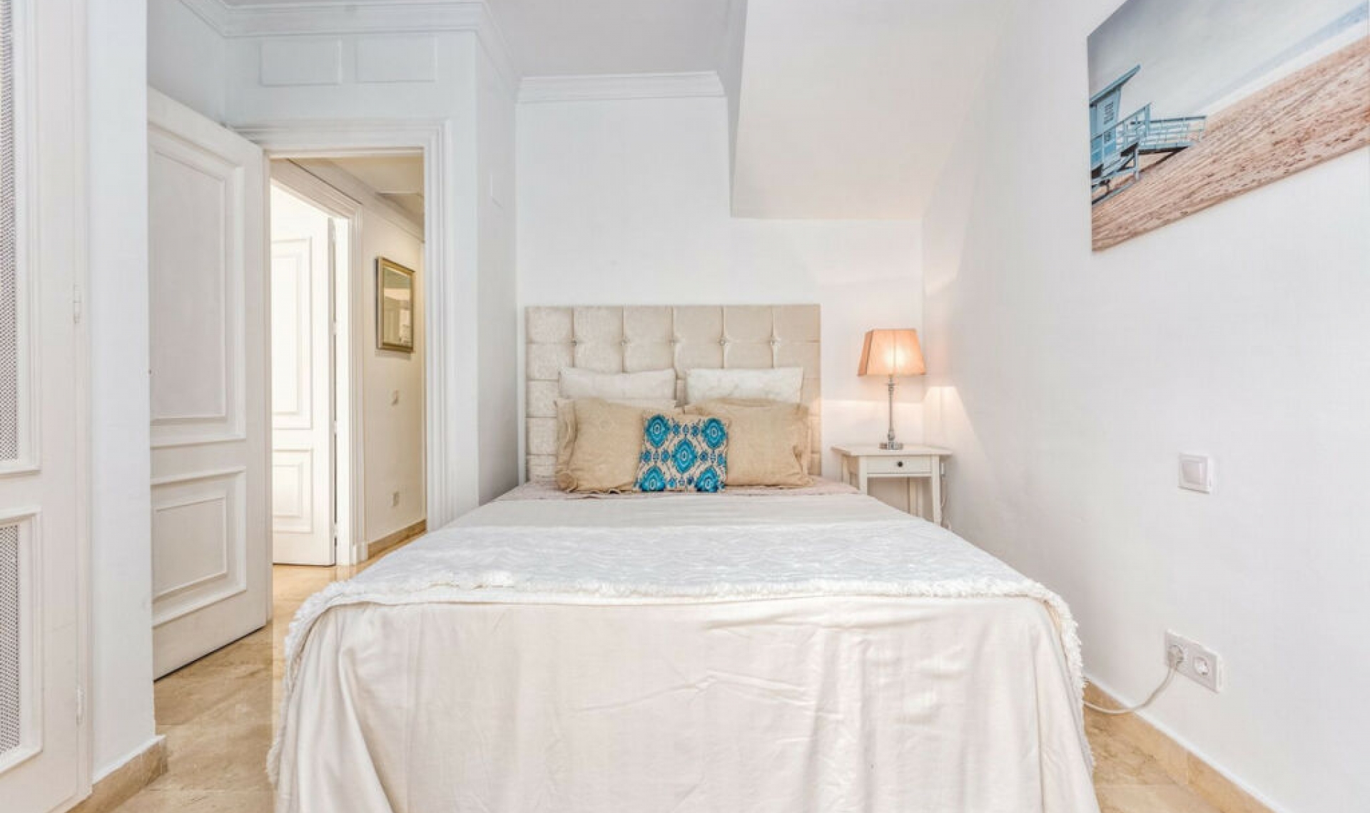 Resale - House -
Aloha