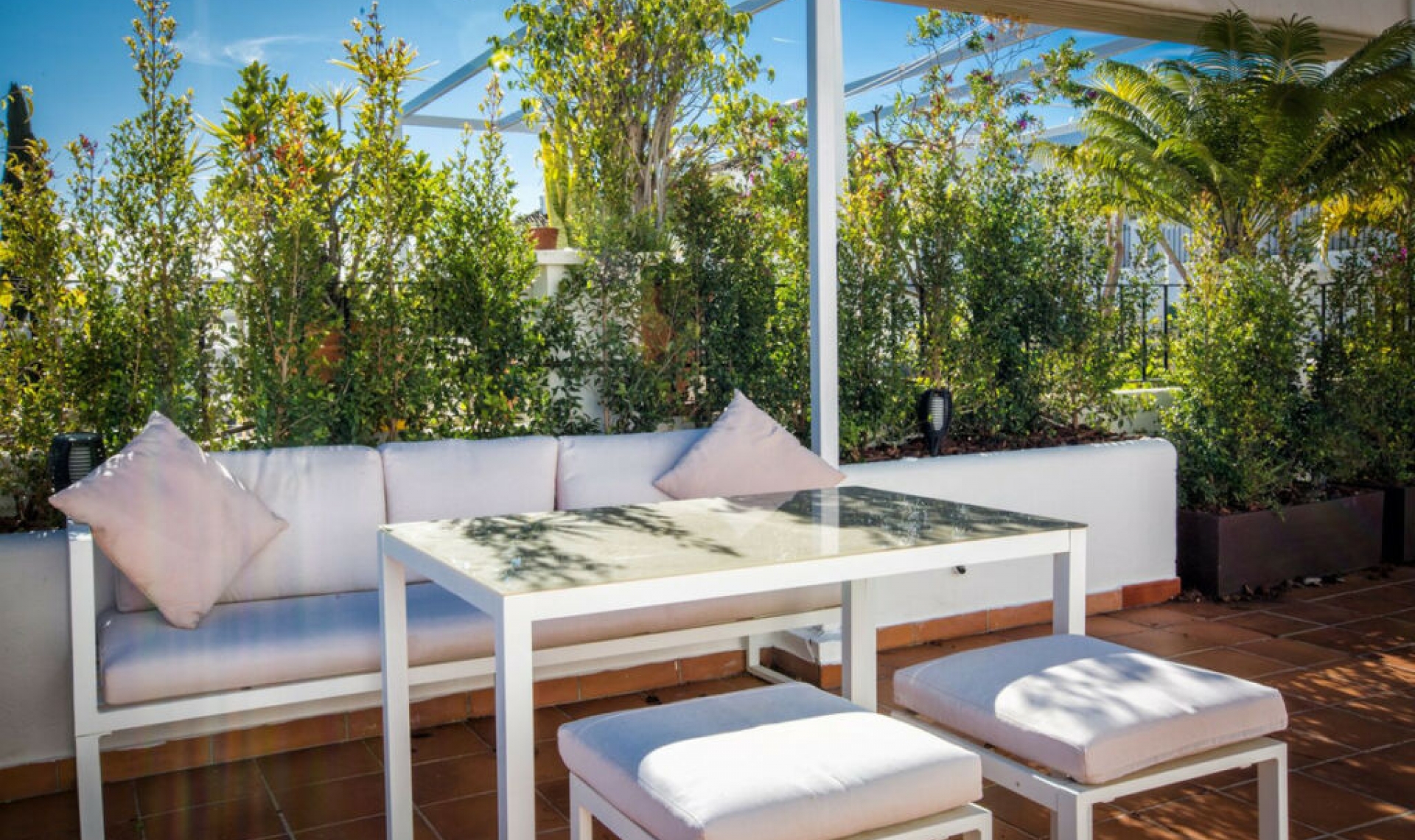 Resale - House -
Aloha