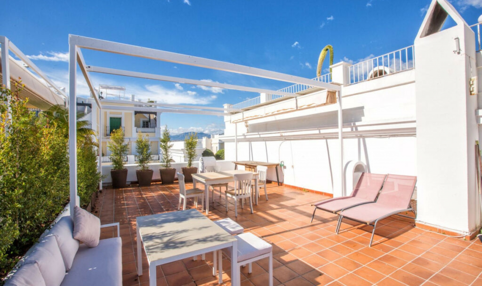 Resale - House -
Aloha