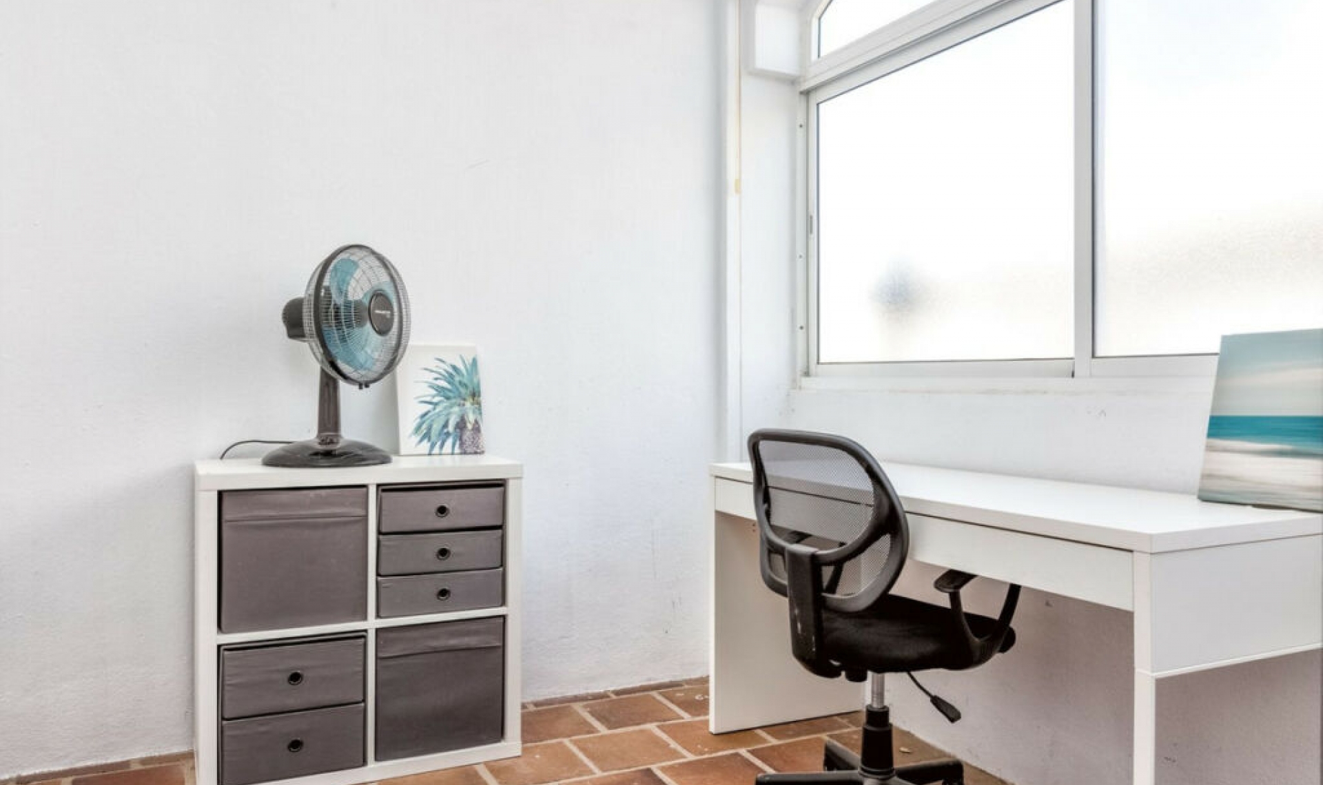 Resale - House -
Aloha