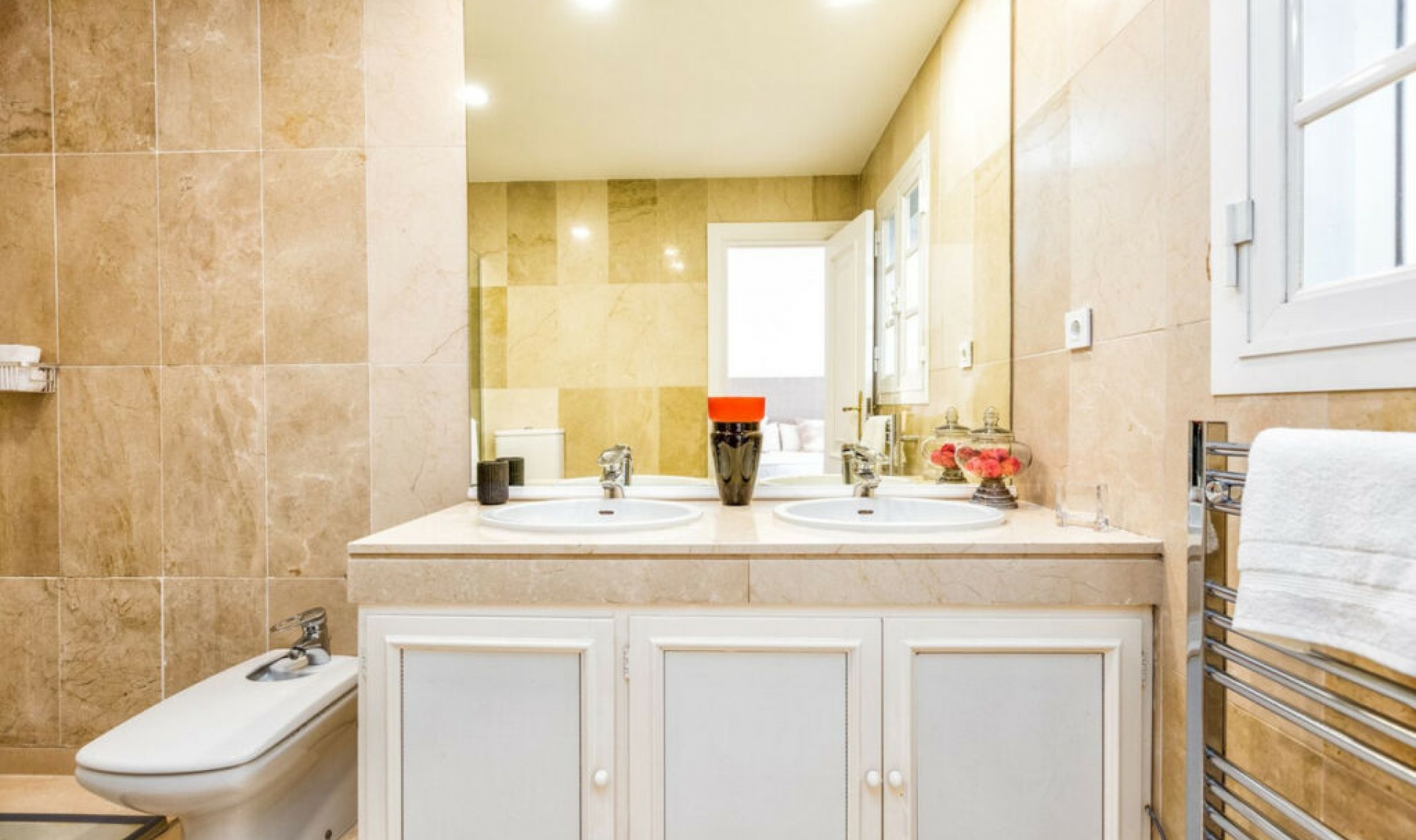 Resale - House -
Aloha