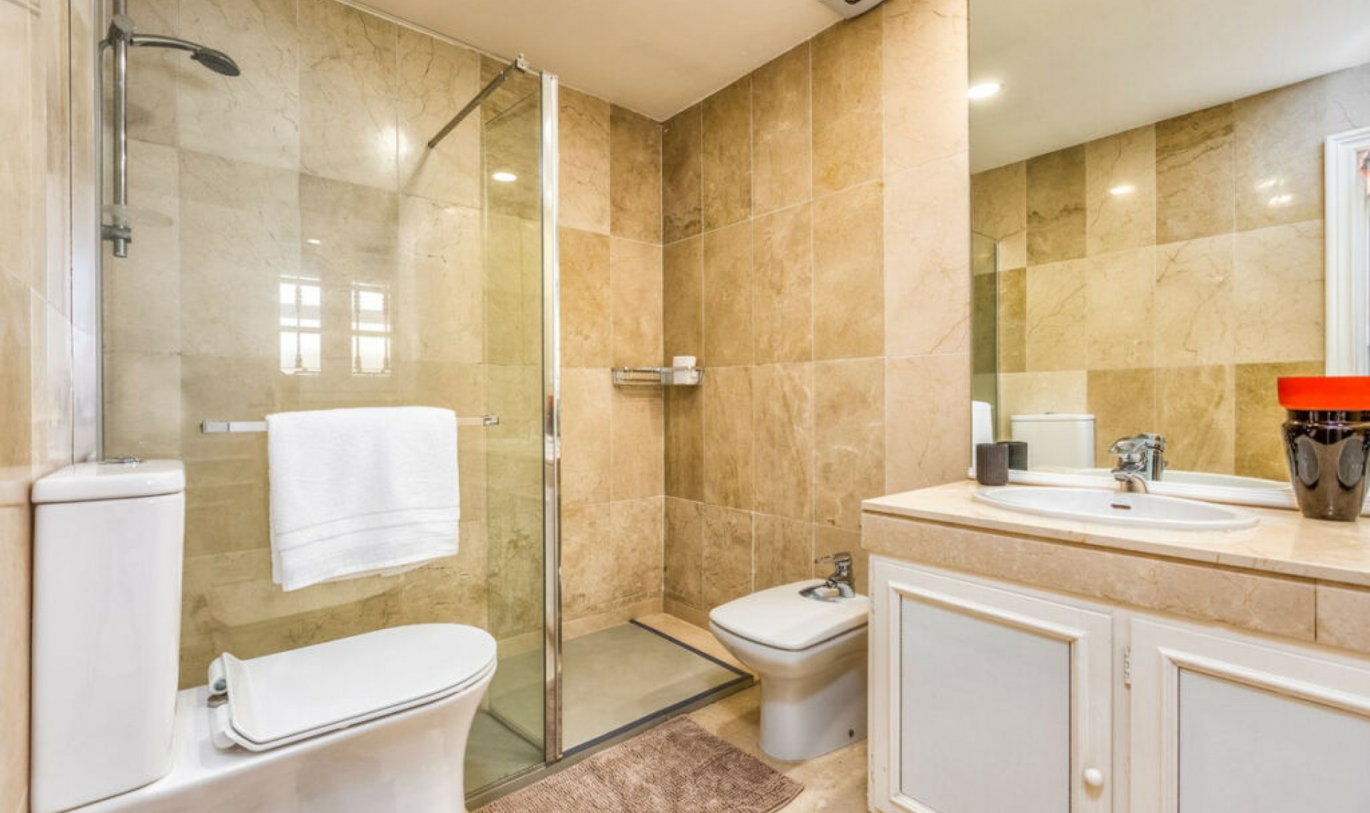 Resale - House -
Aloha