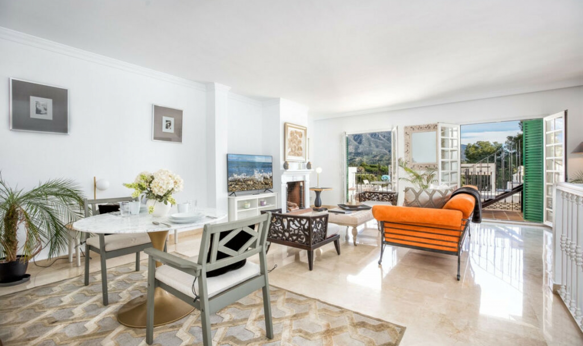 Resale - House -
Aloha