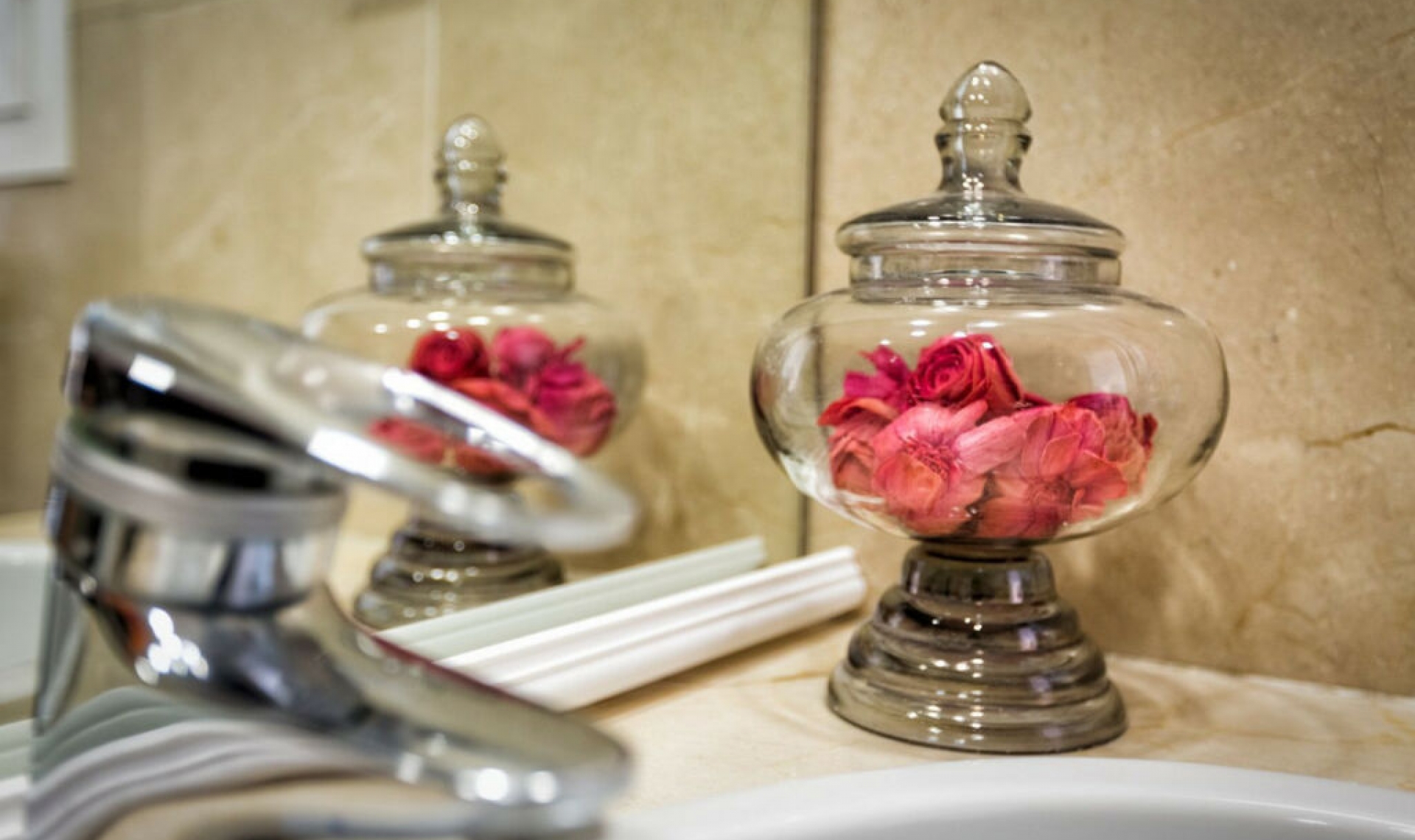 Resale - House -
Aloha