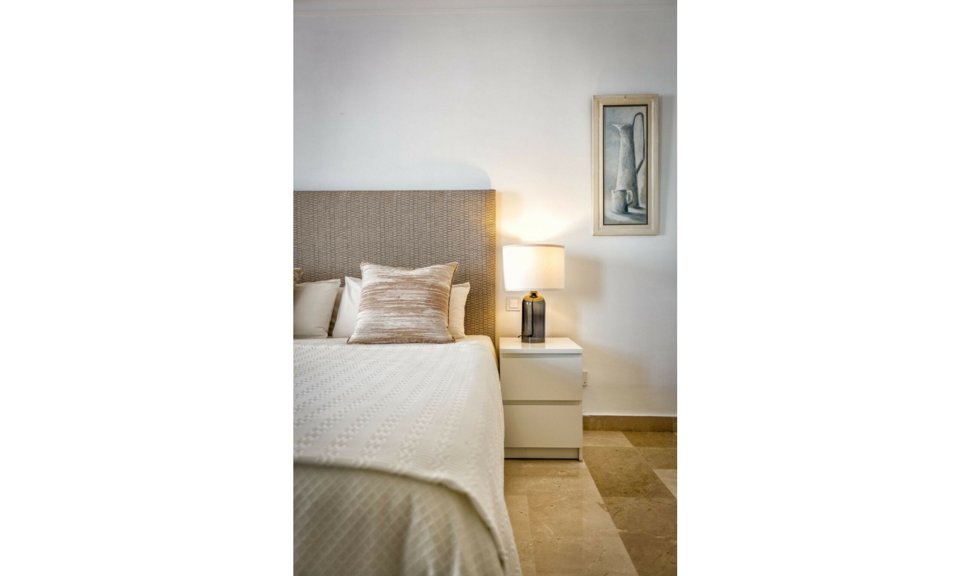 Resale - House -
Aloha