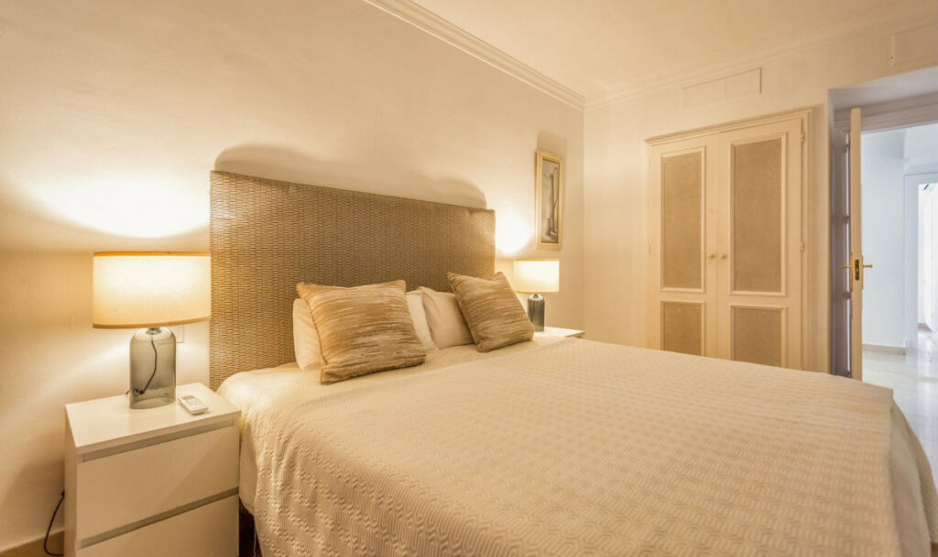 Resale - House -
Aloha