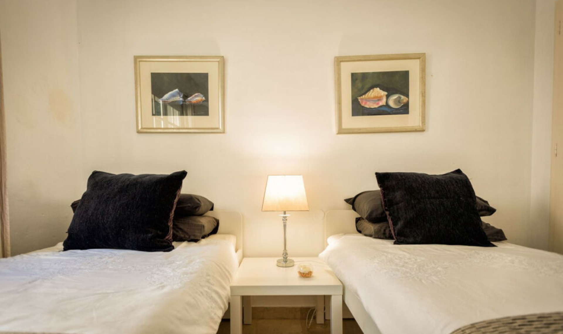 Resale - House -
Aloha