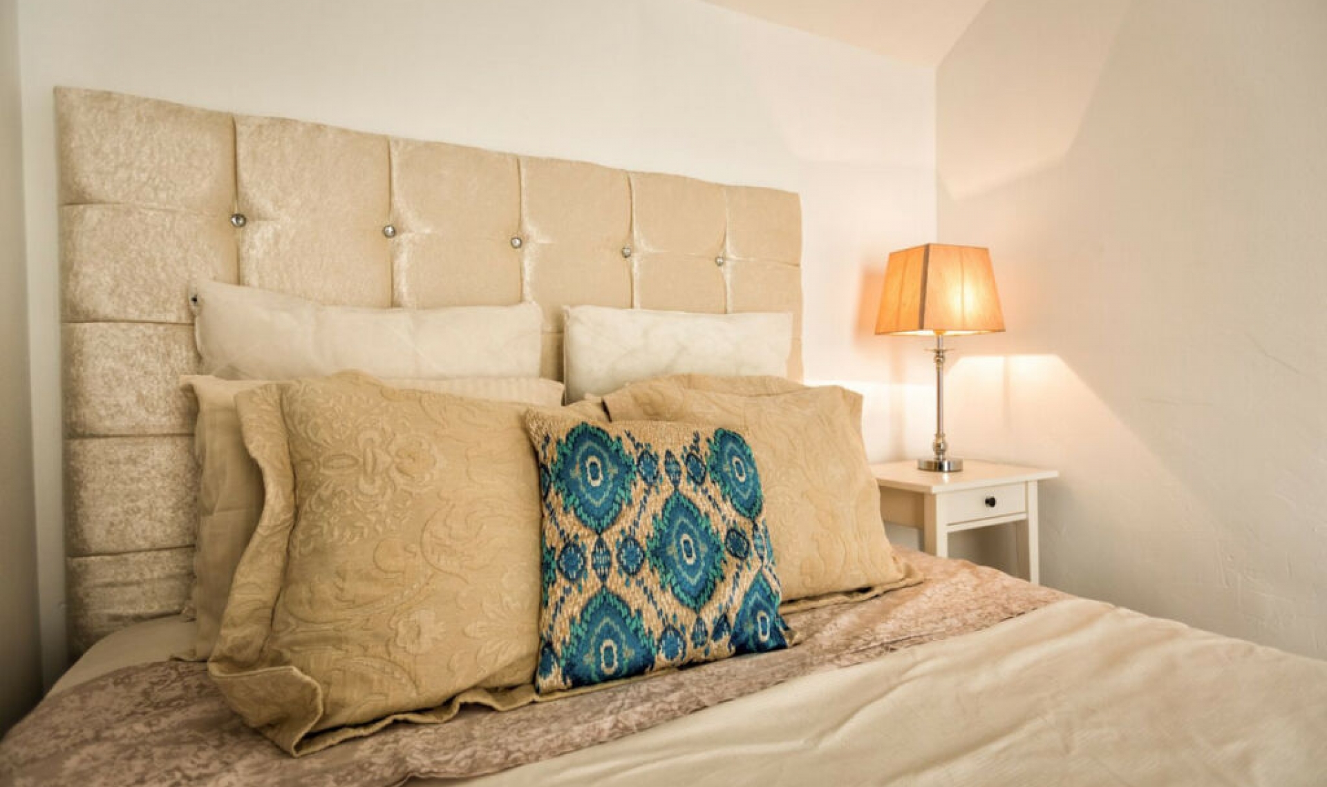 Resale - House -
Aloha