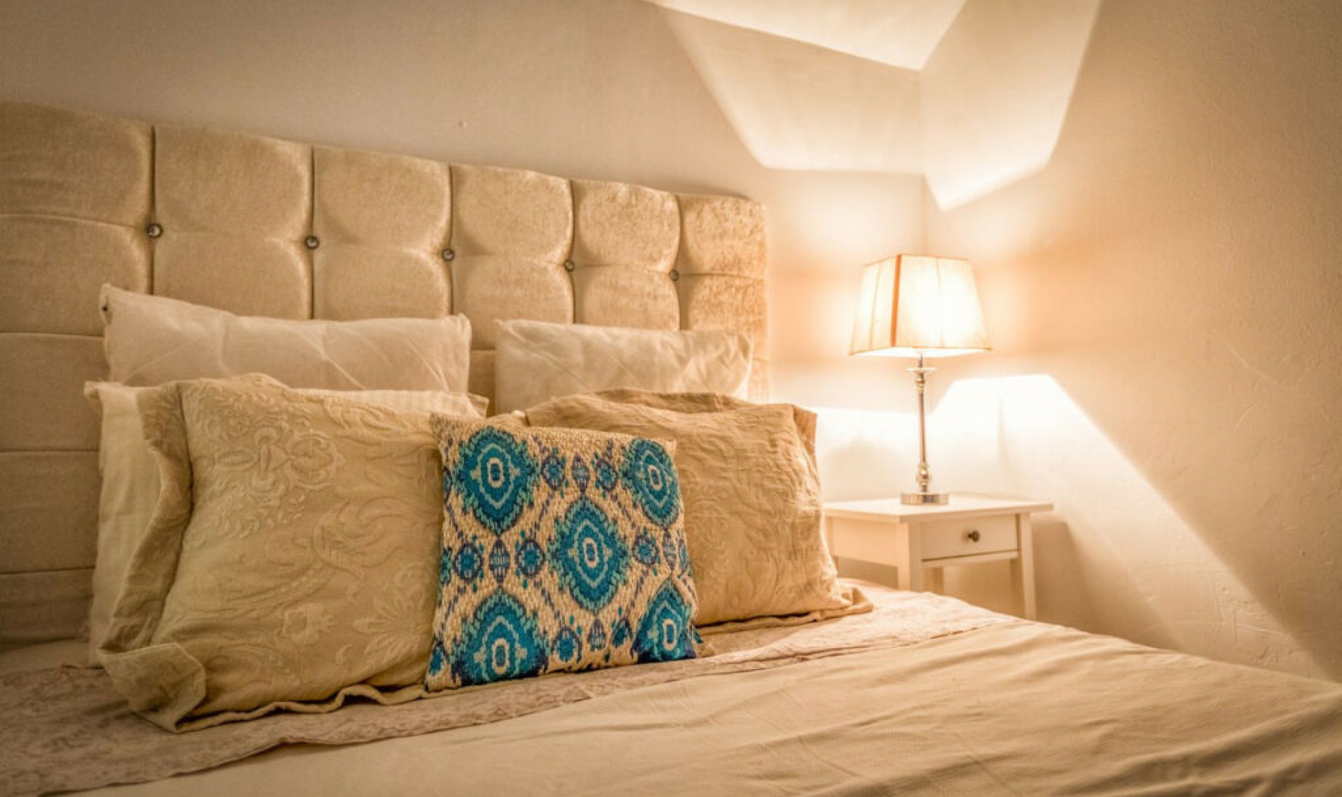 Resale - House -
Aloha