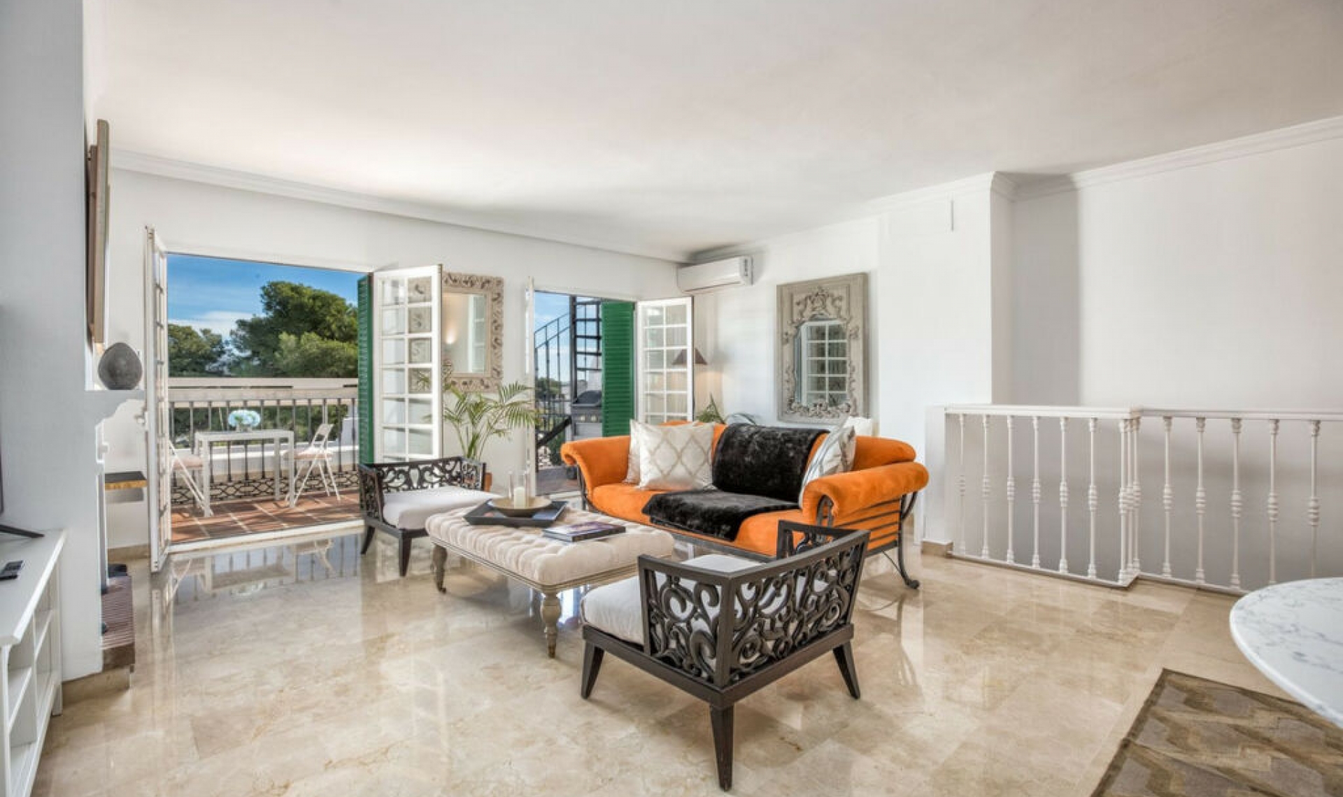 Resale - House -
Aloha