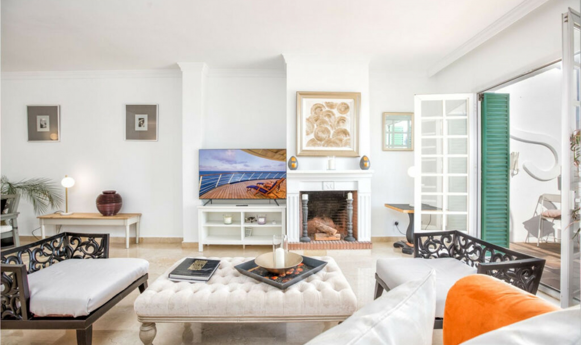 Resale - House -
Aloha