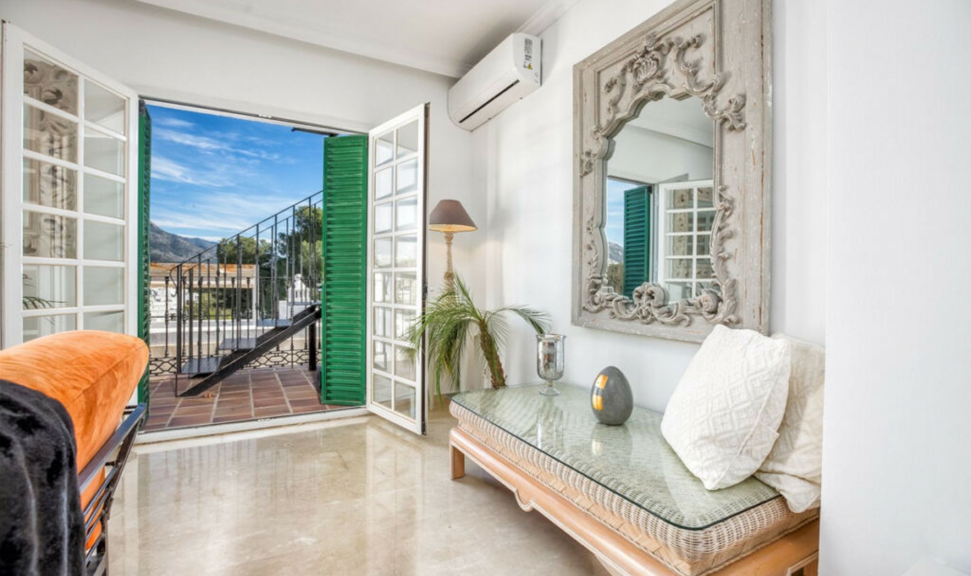 Resale - House -
Aloha