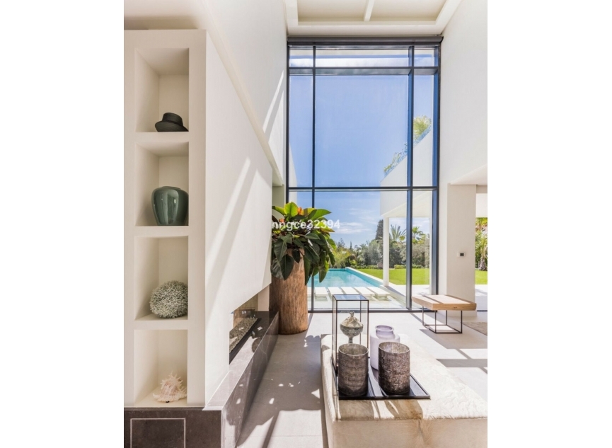 Resale - House -
Aloha