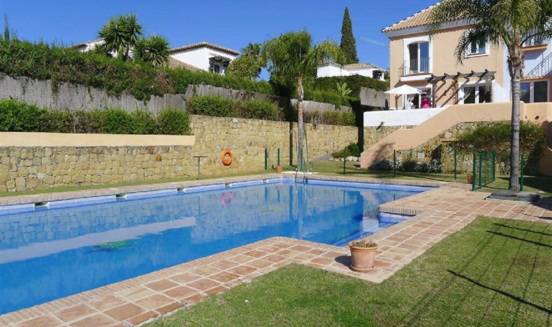 Resale - House -
Aloha